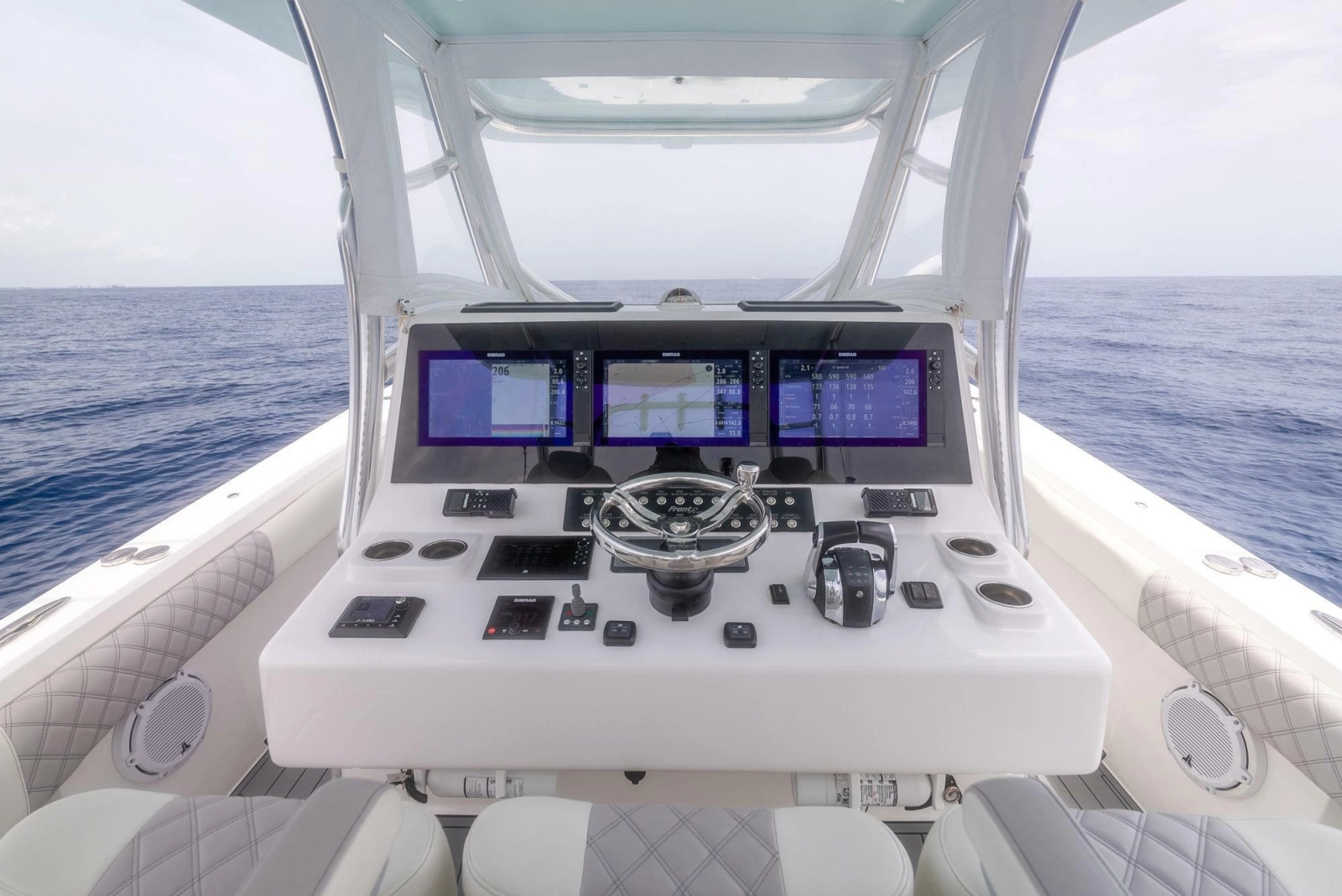 2021 Front Runner 39 Center Console