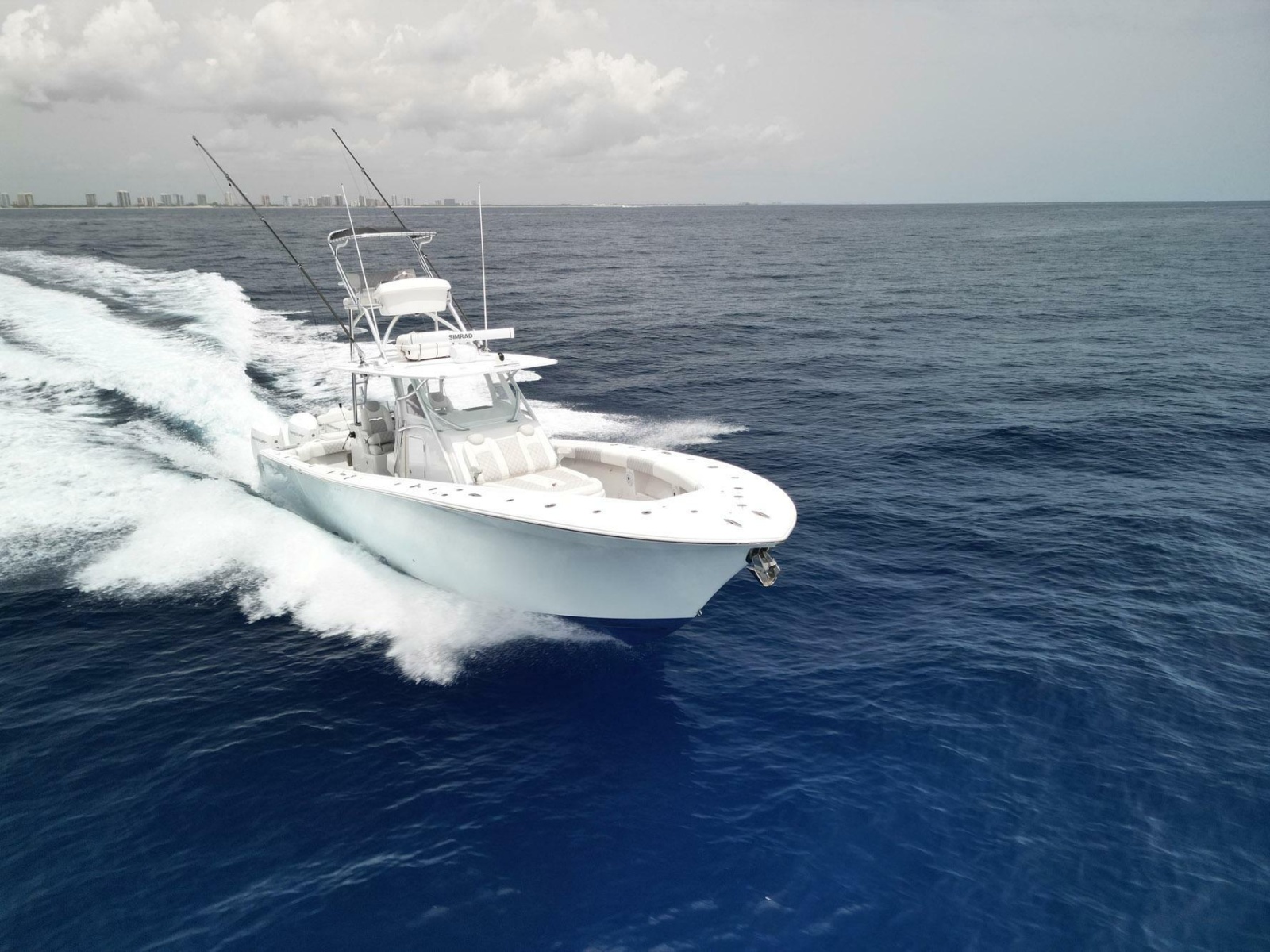 2021 Front Runner 39 Center Console