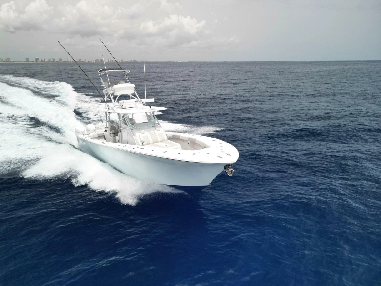 2021 Front Runner 39 Center Console