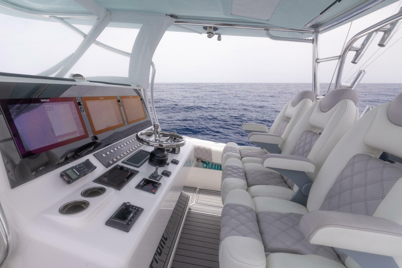 2021 Front Runner 39 Center Console