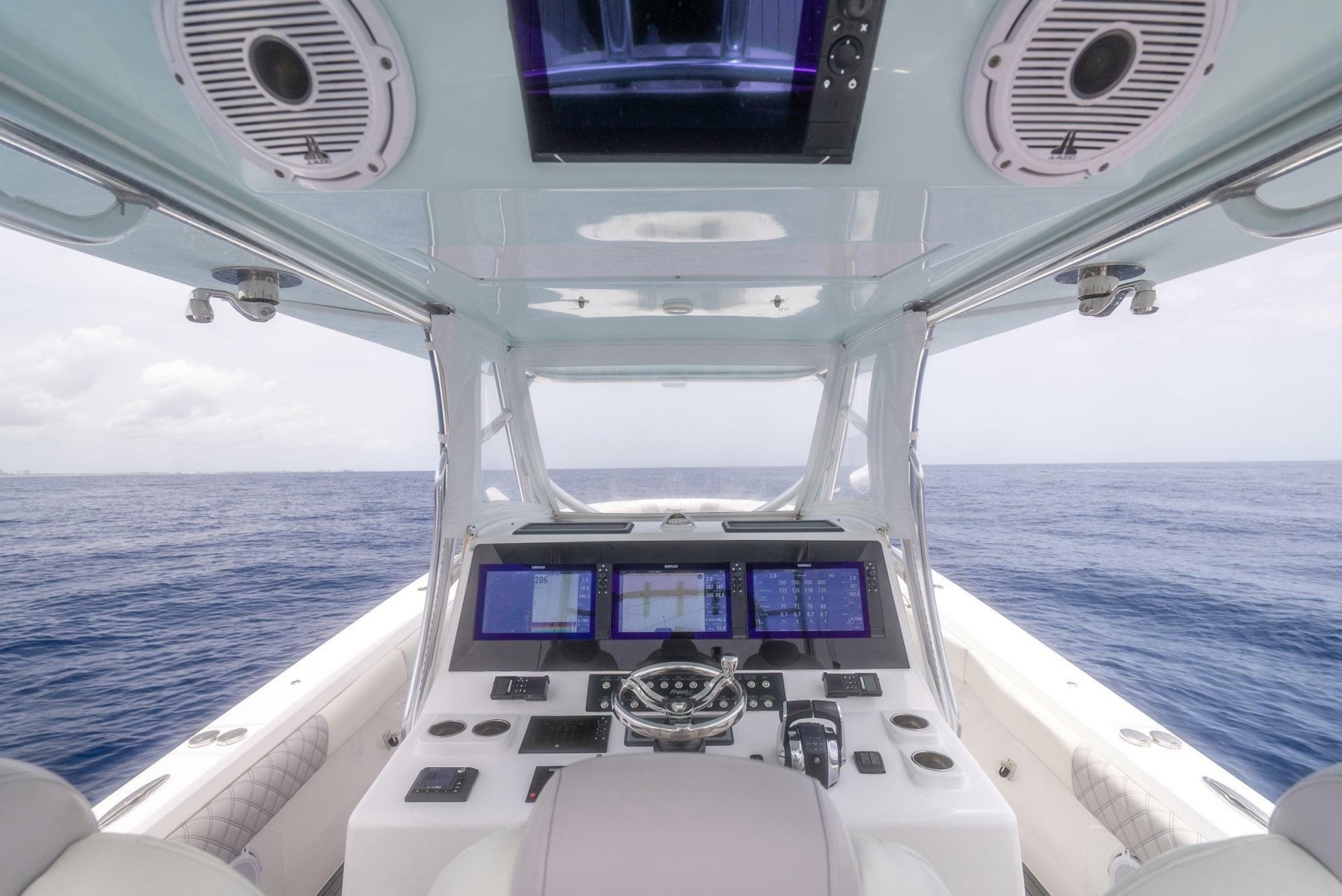 2021 Front Runner 39 Center Console