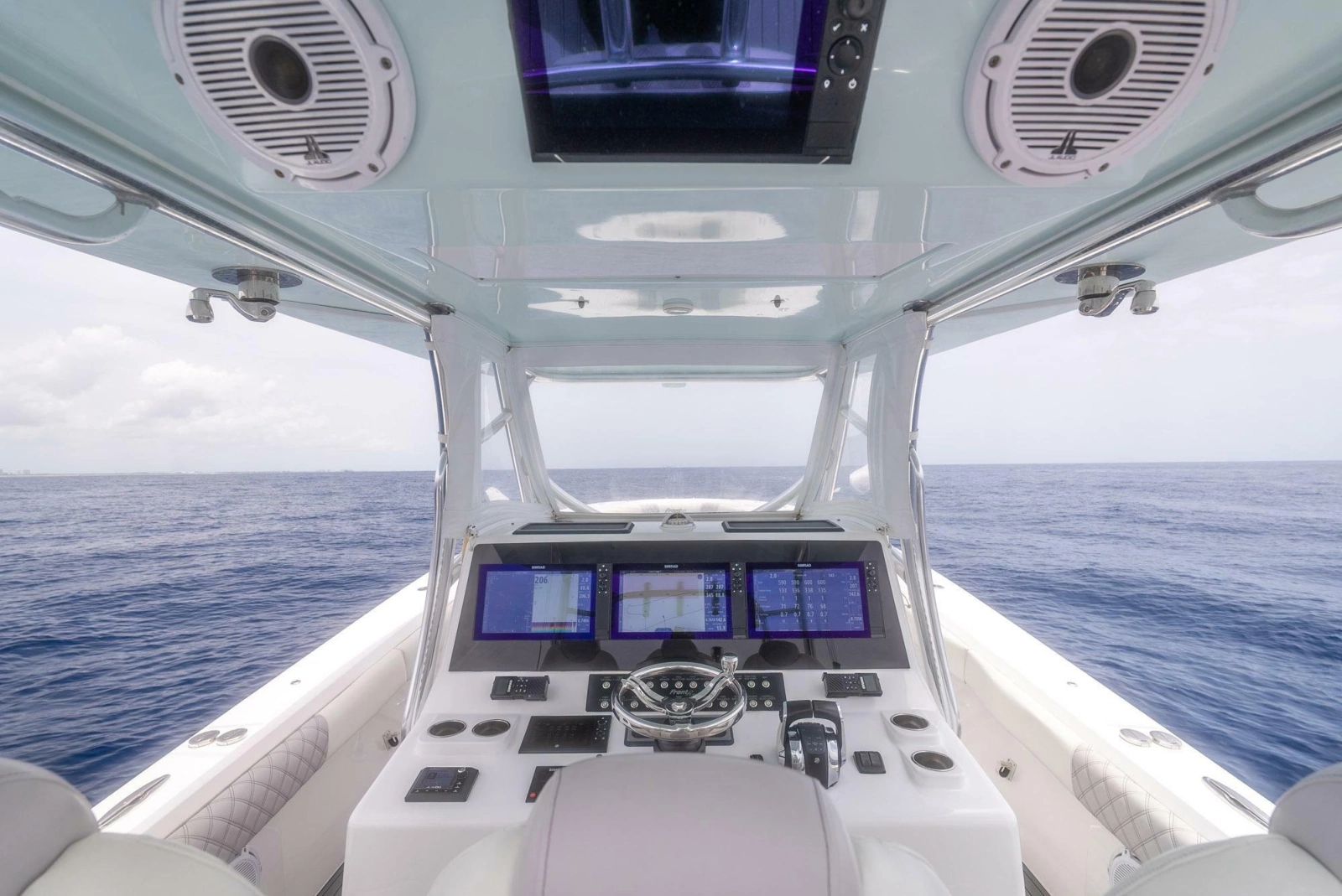 2021 Front Runner 39 Center Console