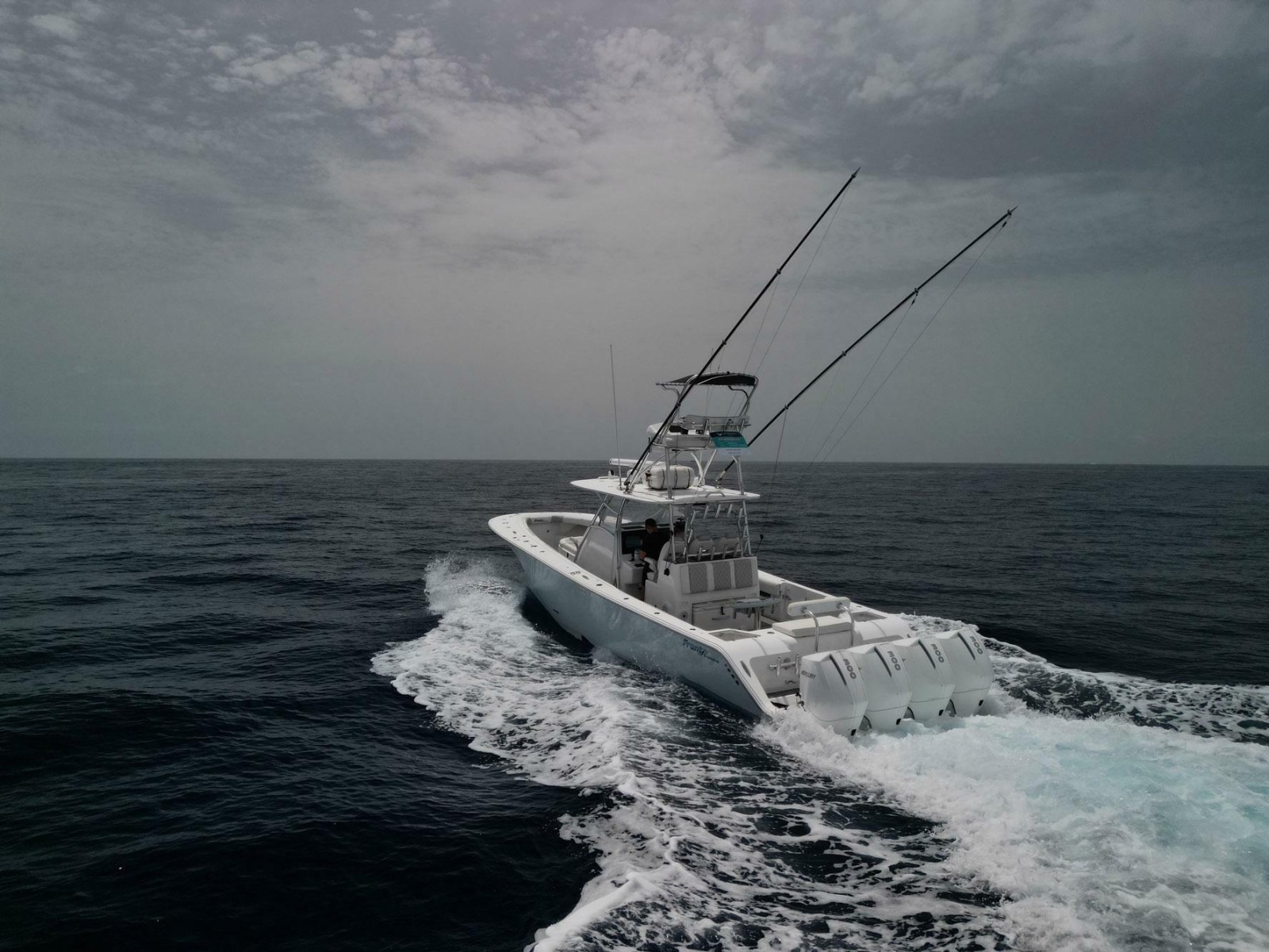 2021 Front Runner 39 Center Console