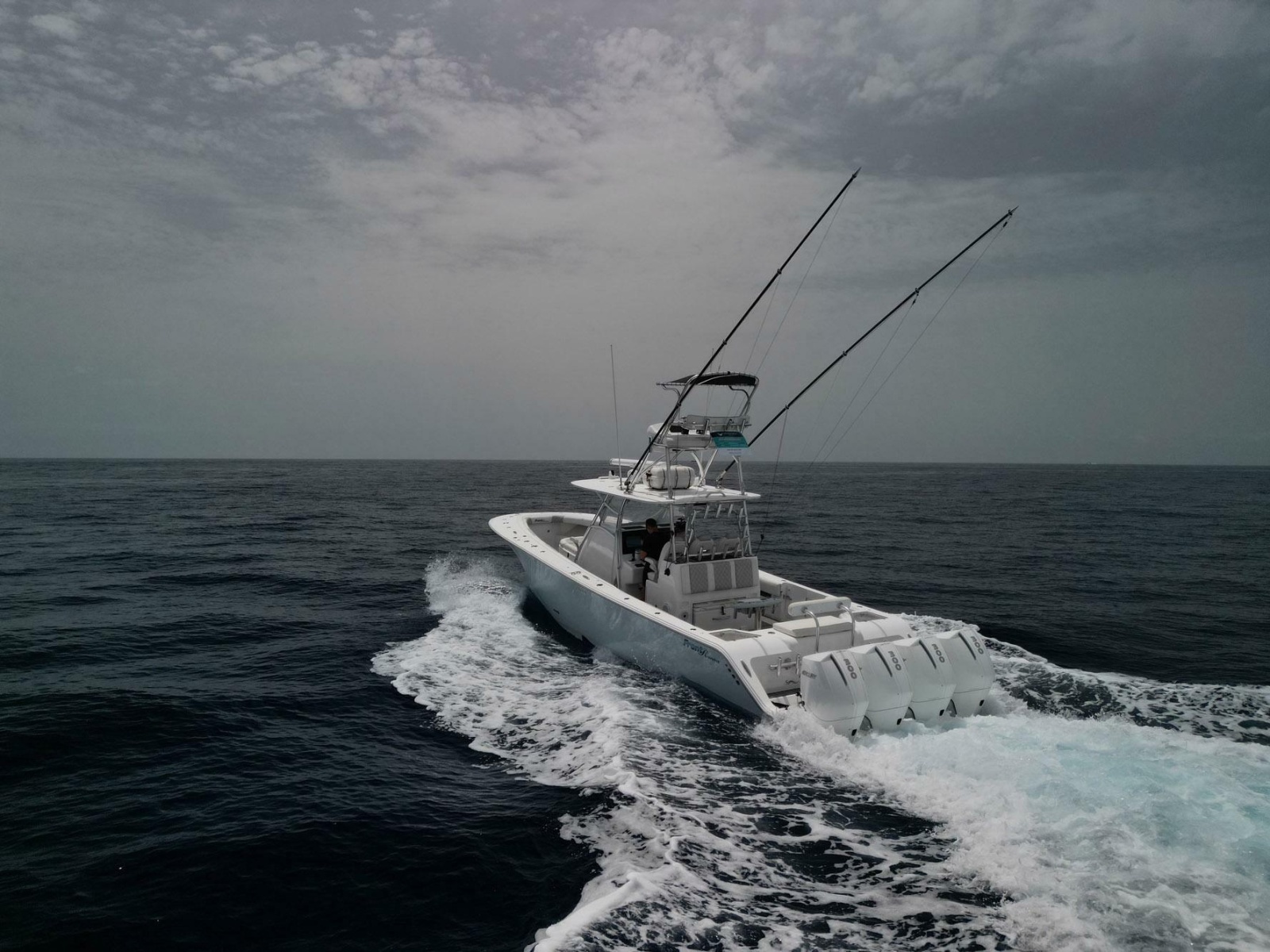 2021 Front Runner 39 Center Console