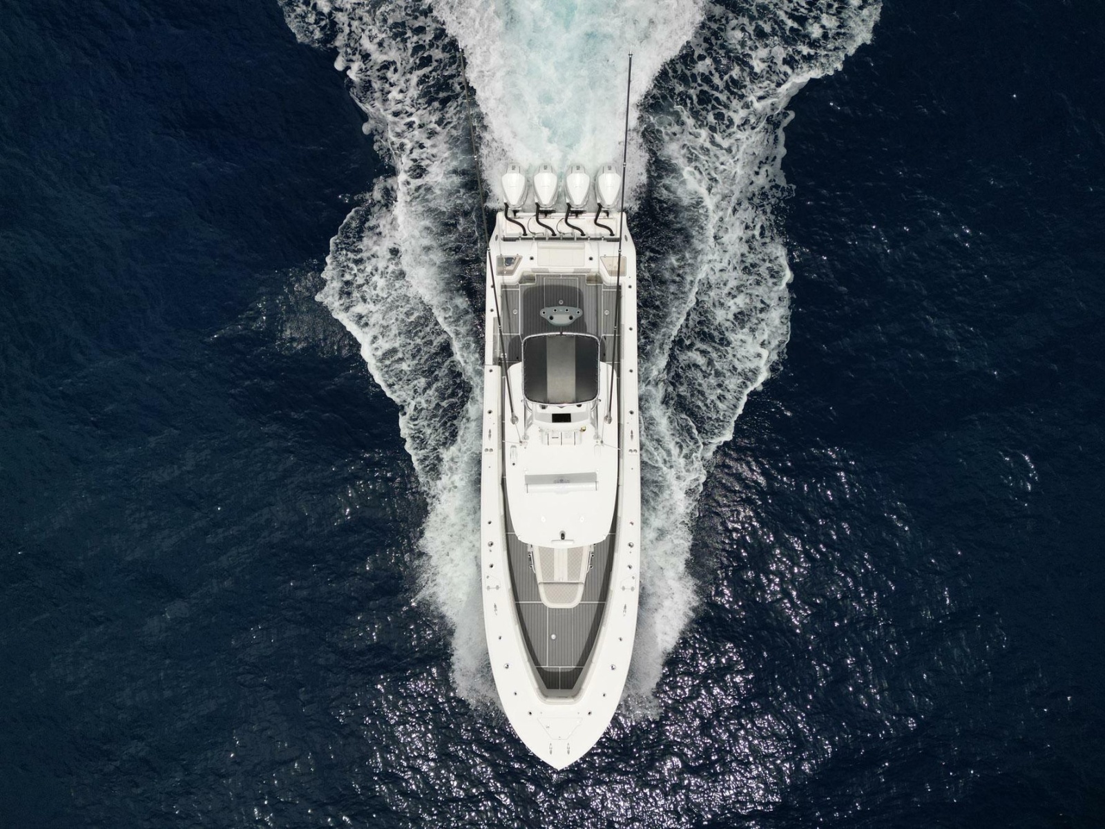 2021 Front Runner 39 Center Console