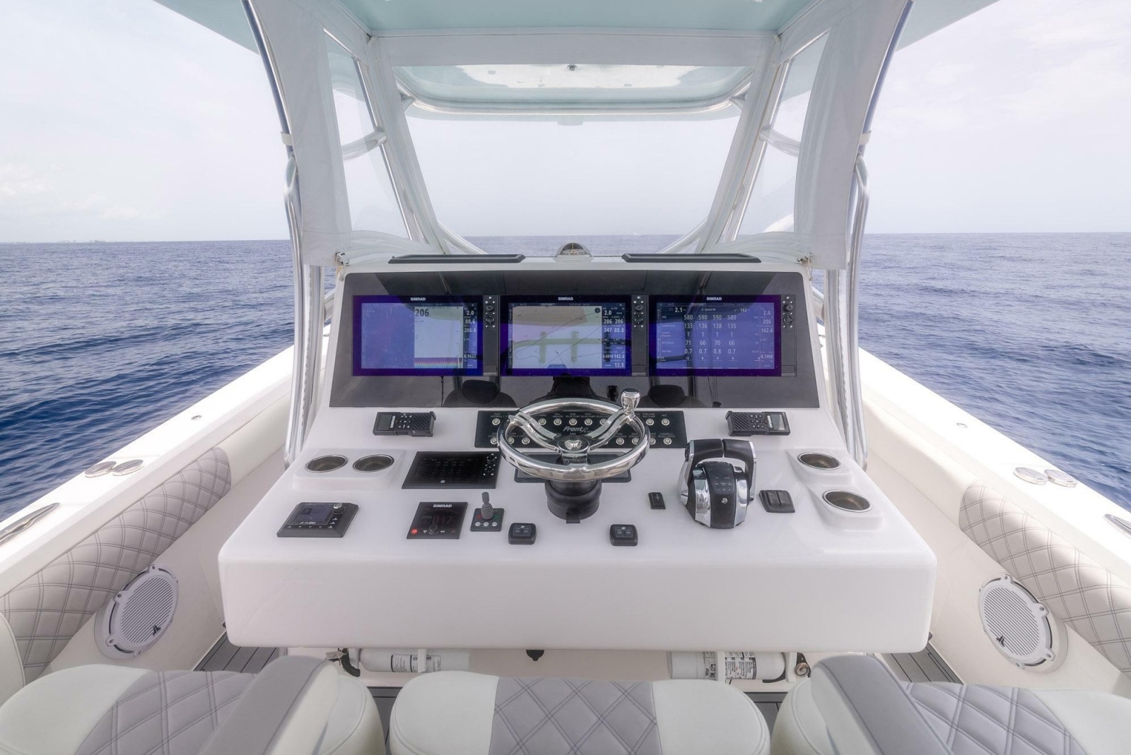 2021 Front Runner 39 Center Console