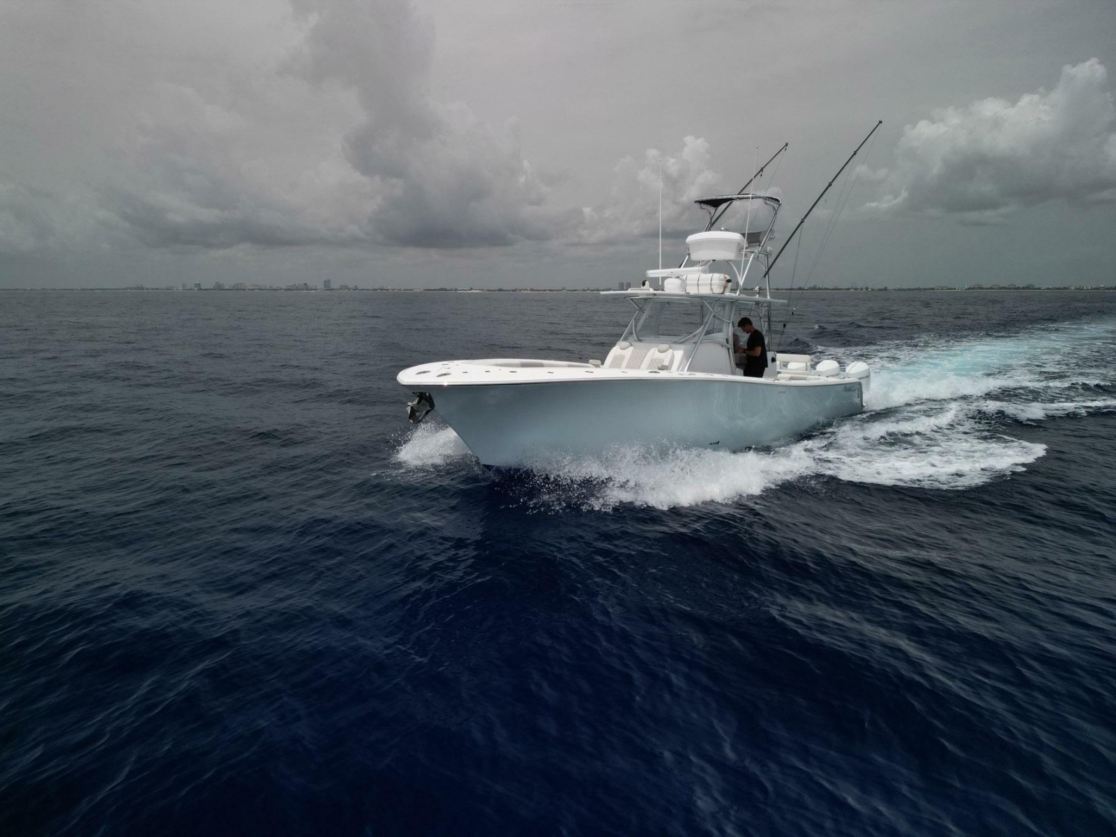 2021 Front Runner 39 Center Console
