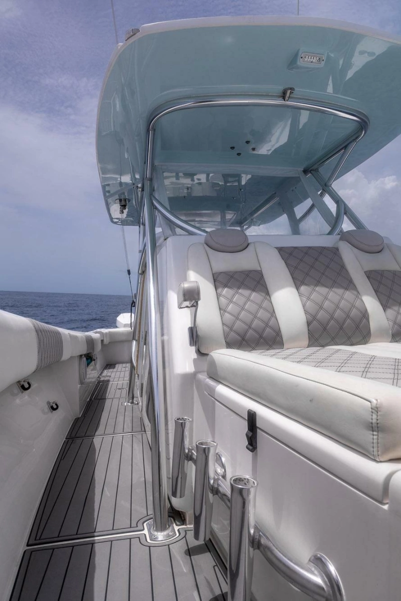2021 Front Runner 39 Center Console