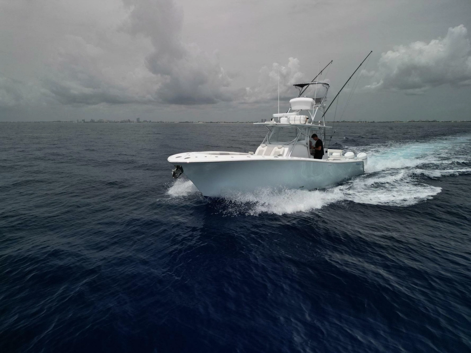 2021 Front Runner 39 Center Console