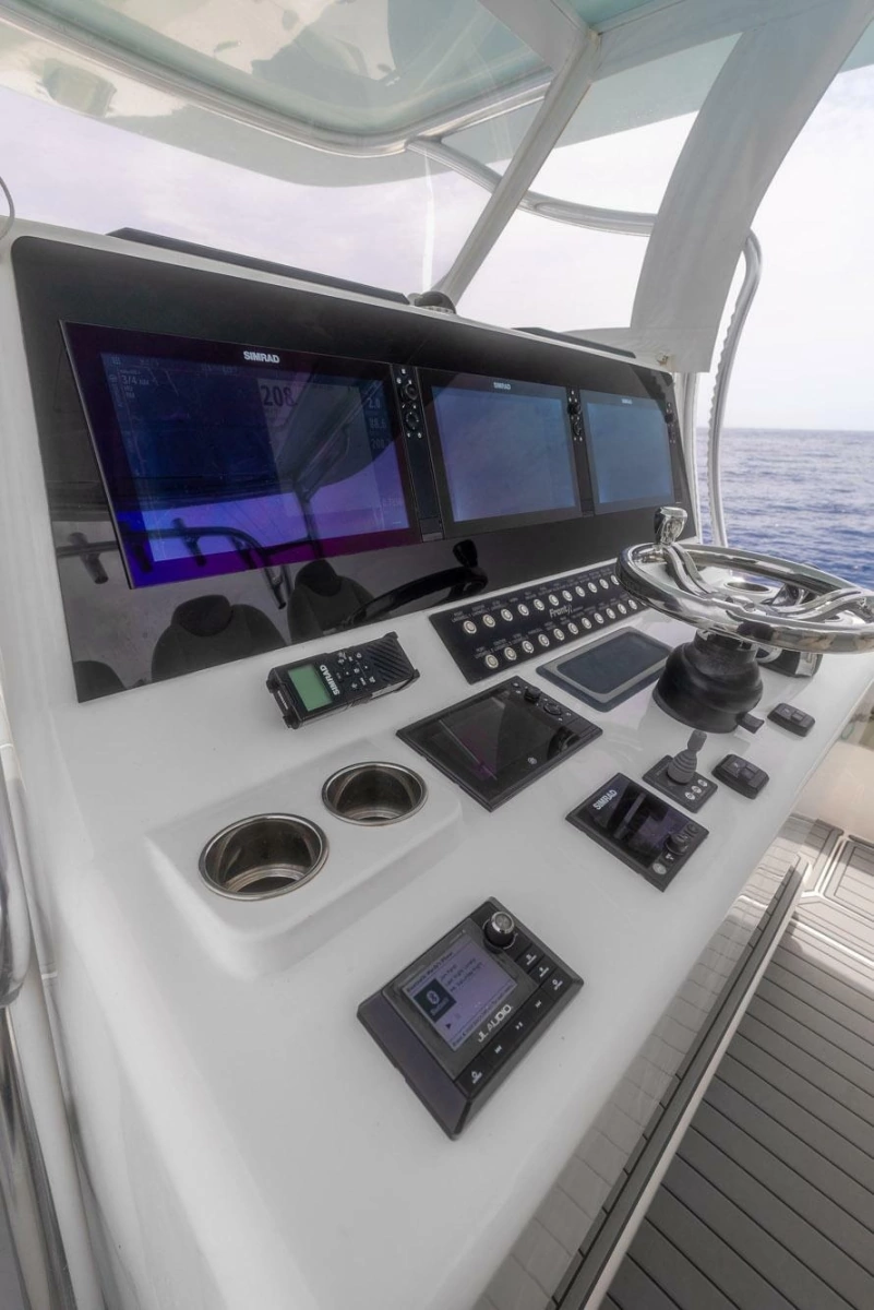 2021 Front Runner 39 Center Console