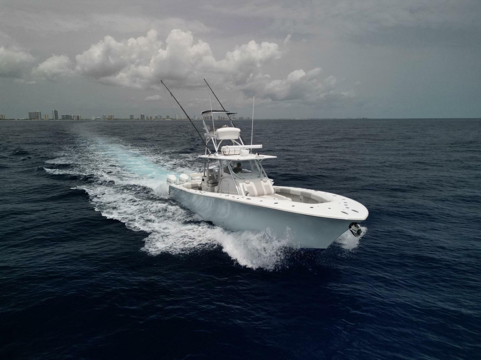 2021 Front Runner 39 Center Console