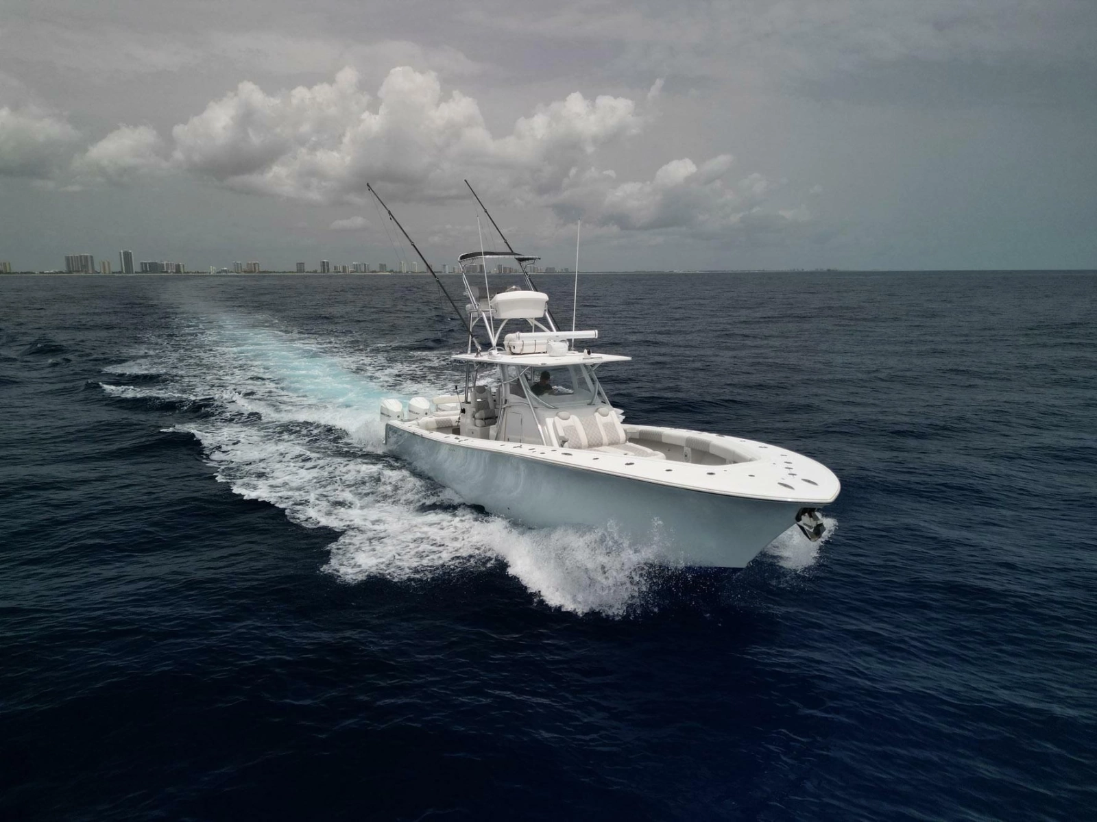 2021 Front Runner 39 Center Console