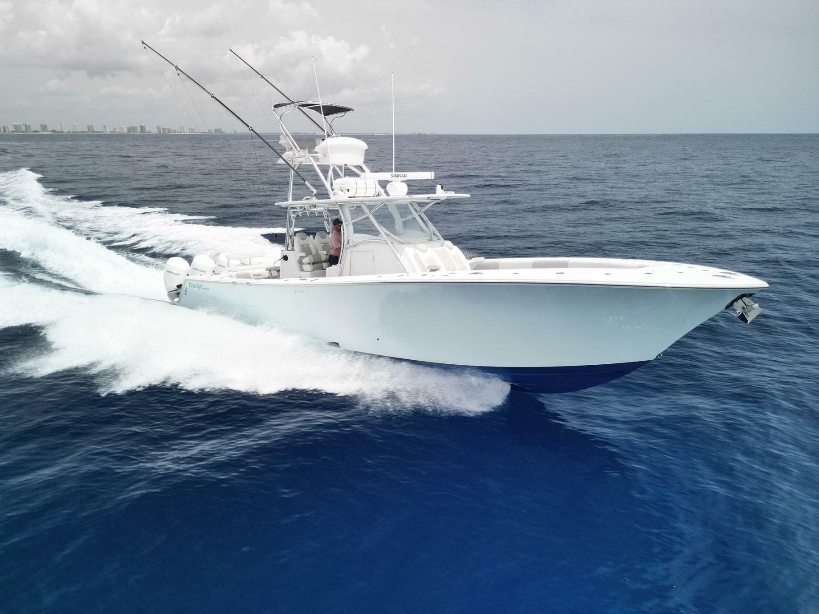 2021 Front Runner 39 Center Console