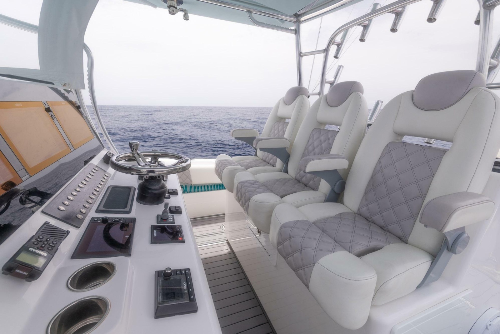 2021 Front Runner 39 Center Console