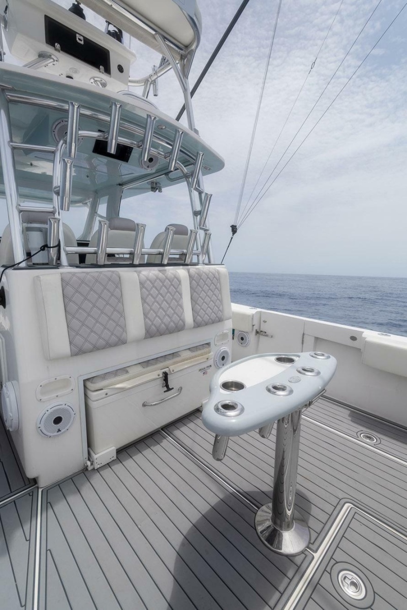 2021 Front Runner 39 Center Console