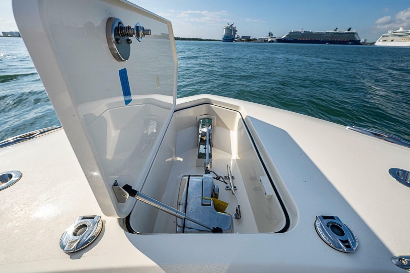 2021 Scout 330 LXF