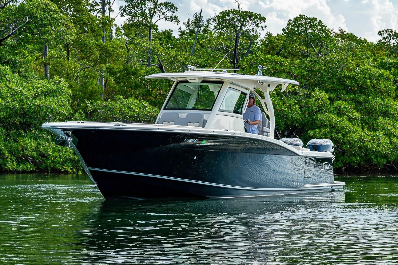 2021 Scout 330 LXF