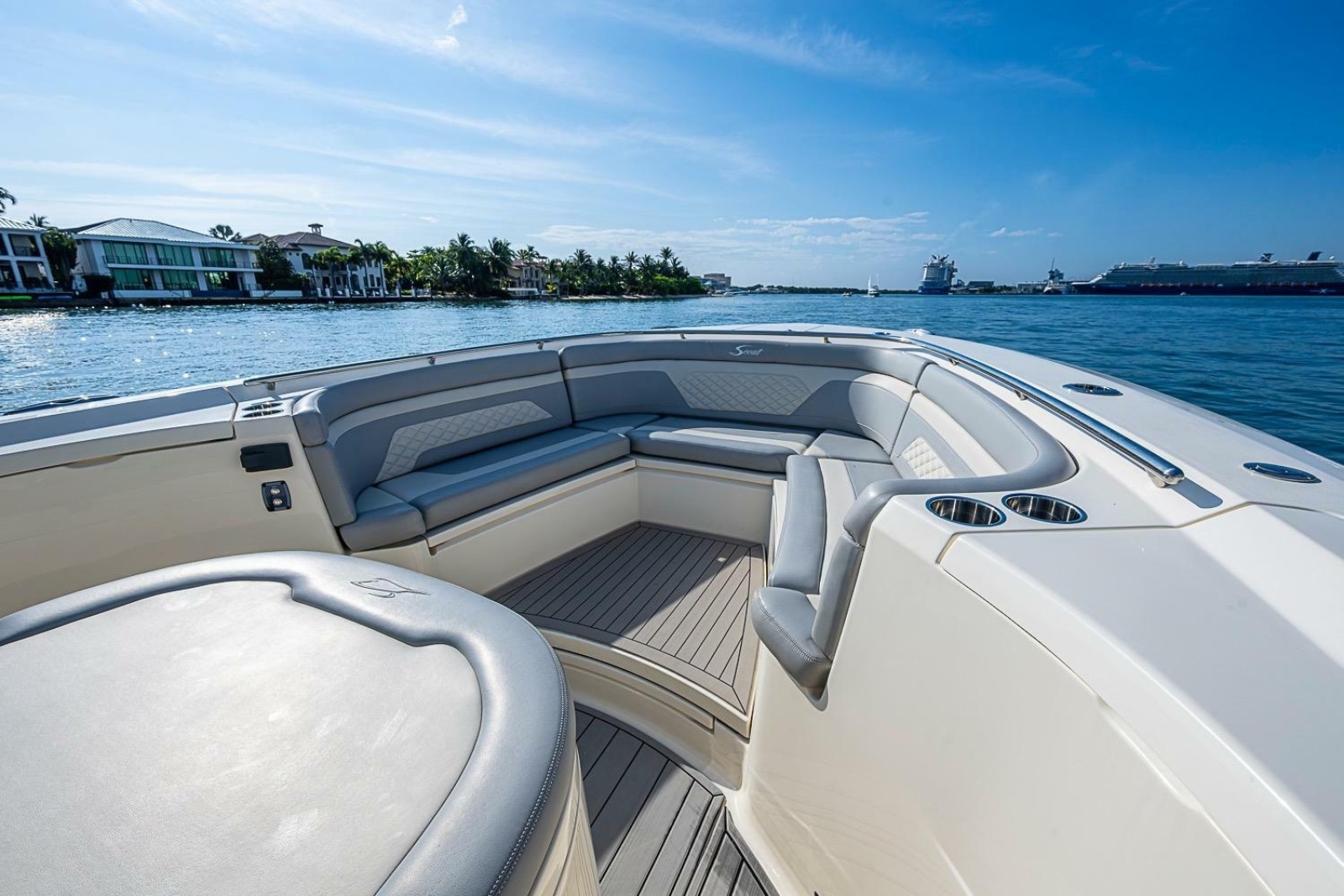2021 Scout 330 LXF