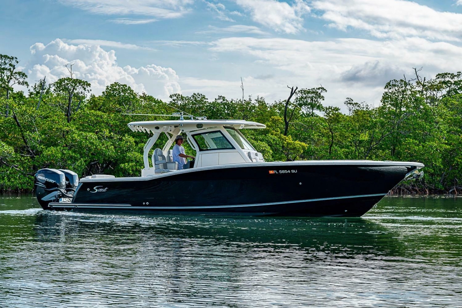 2021 Scout 330 LXF