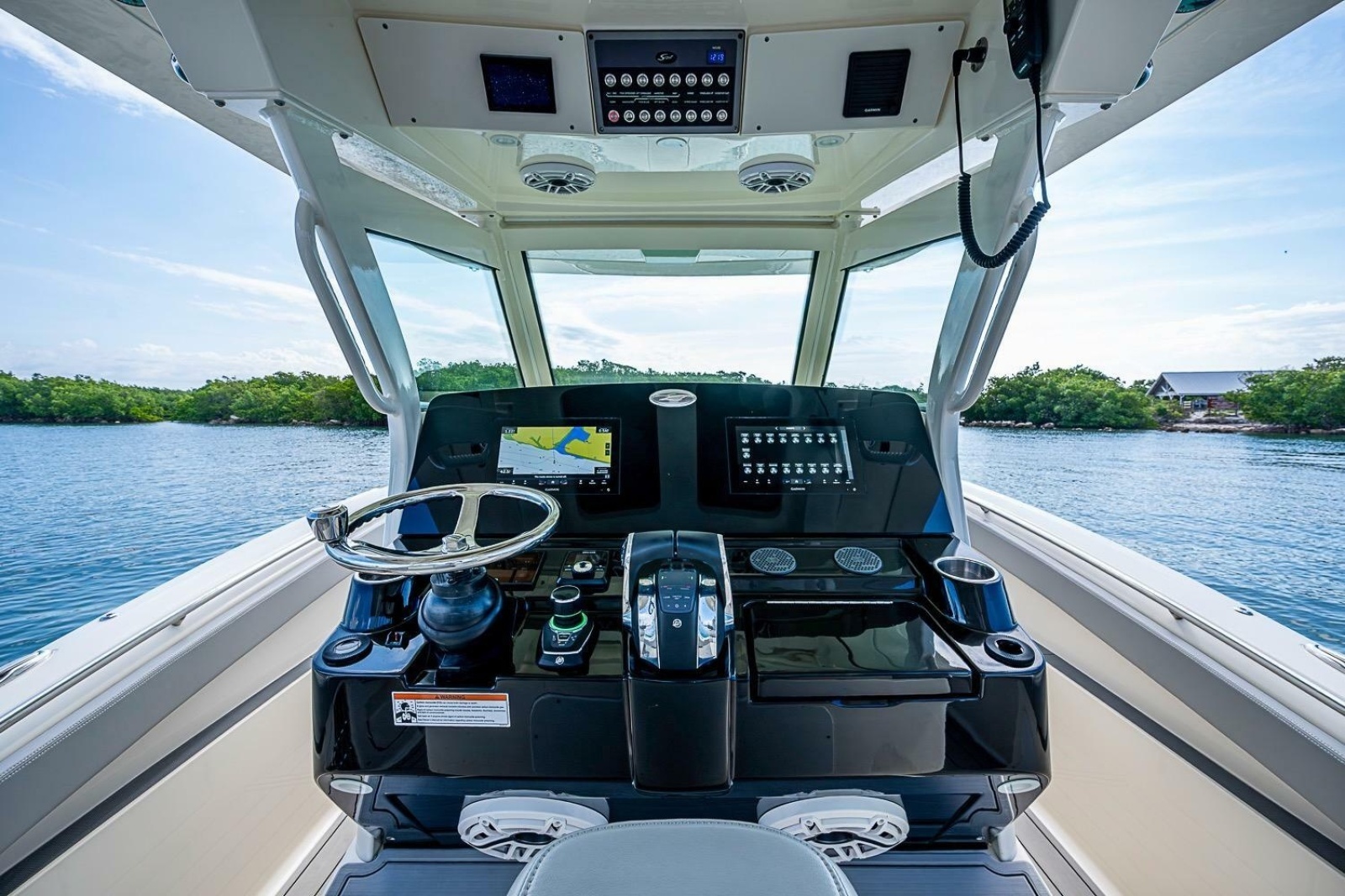 2021 Scout 330 LXF