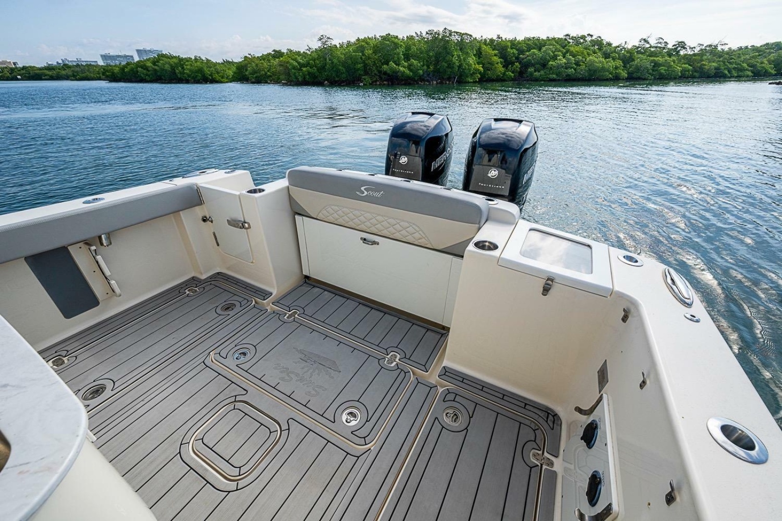 2021 Scout 330 LXF