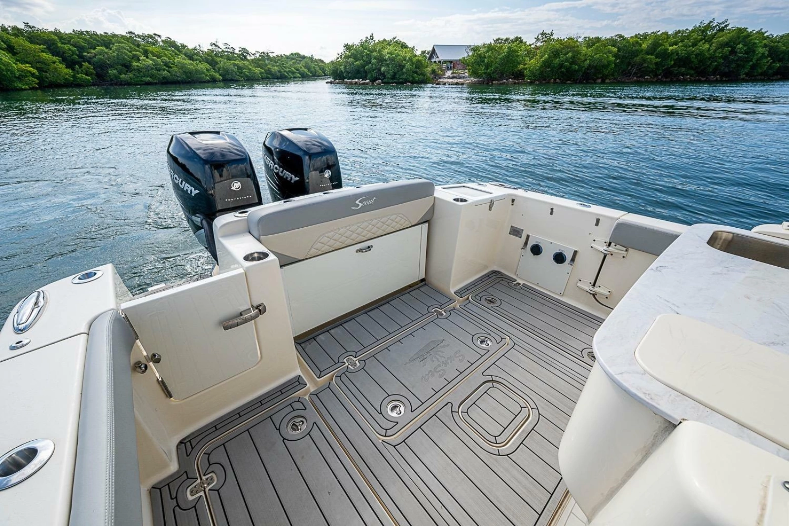 2021 Scout 330 LXF