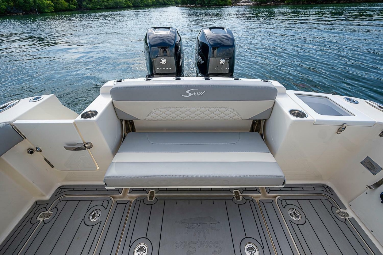 2021 Scout 330 LXF