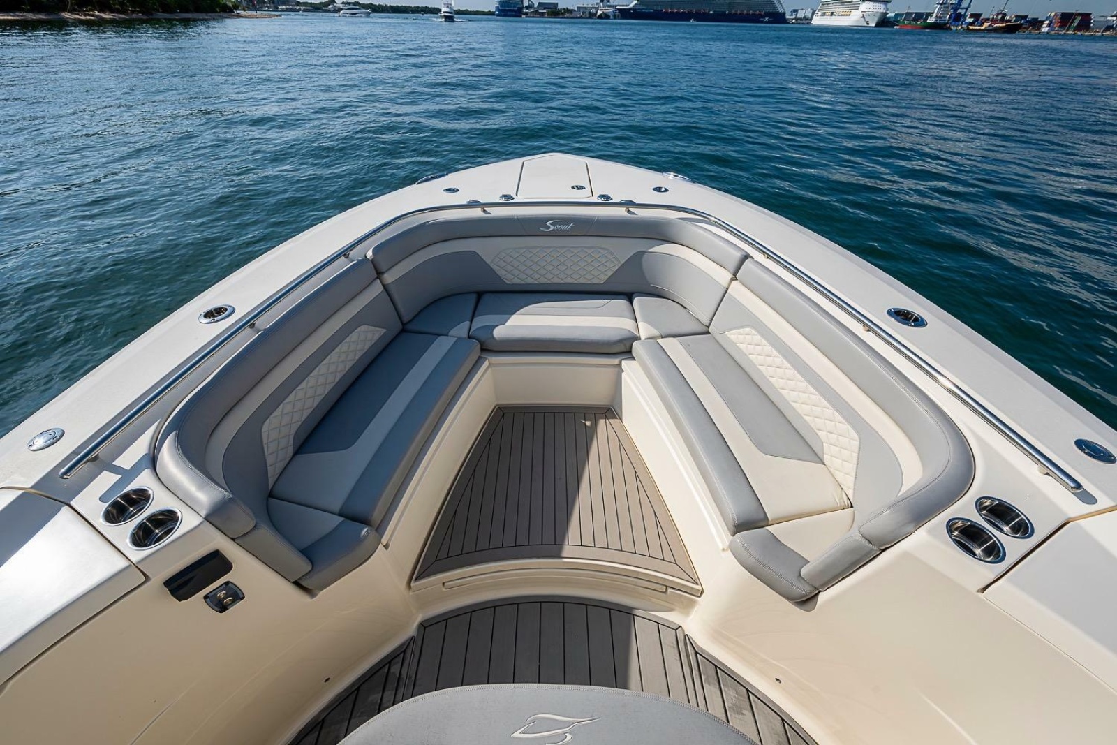2021 Scout 330 LXF