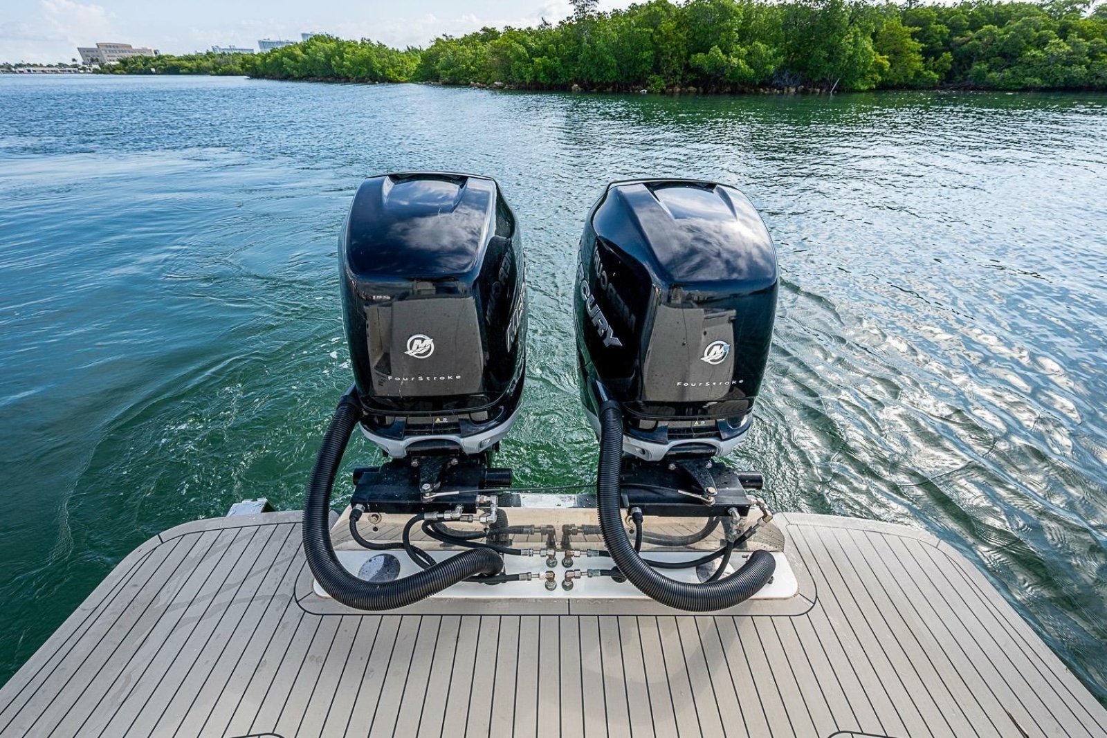 2021 Scout 330 LXF