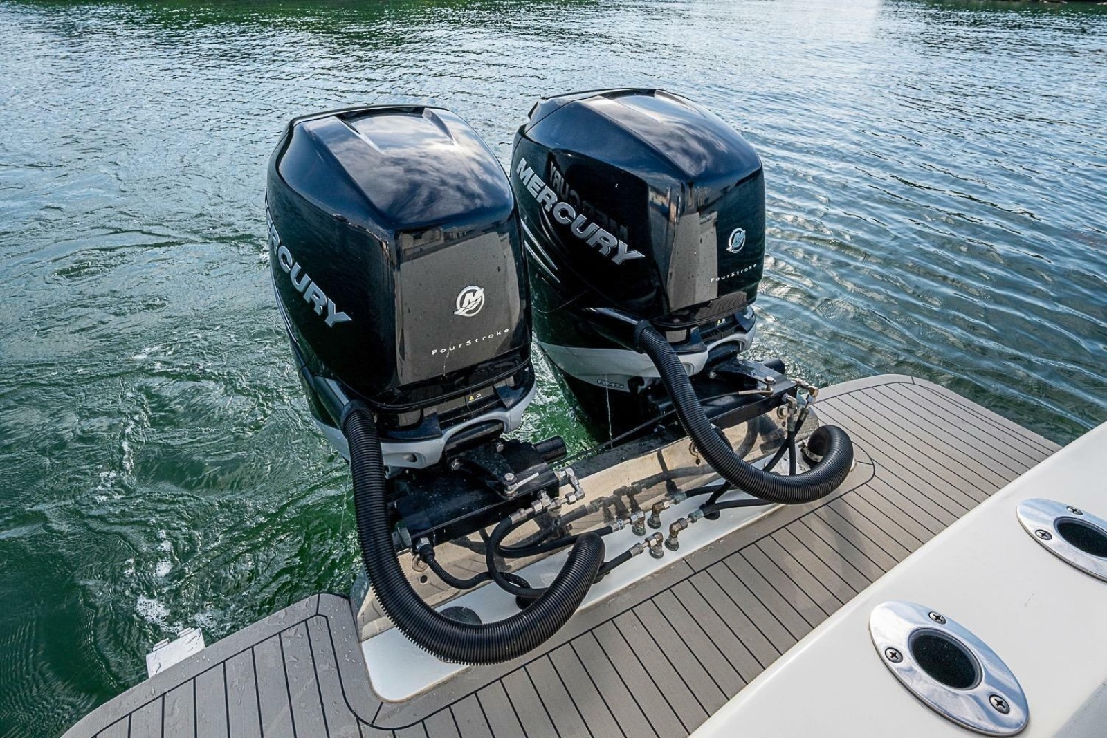 2021 Scout 330 LXF