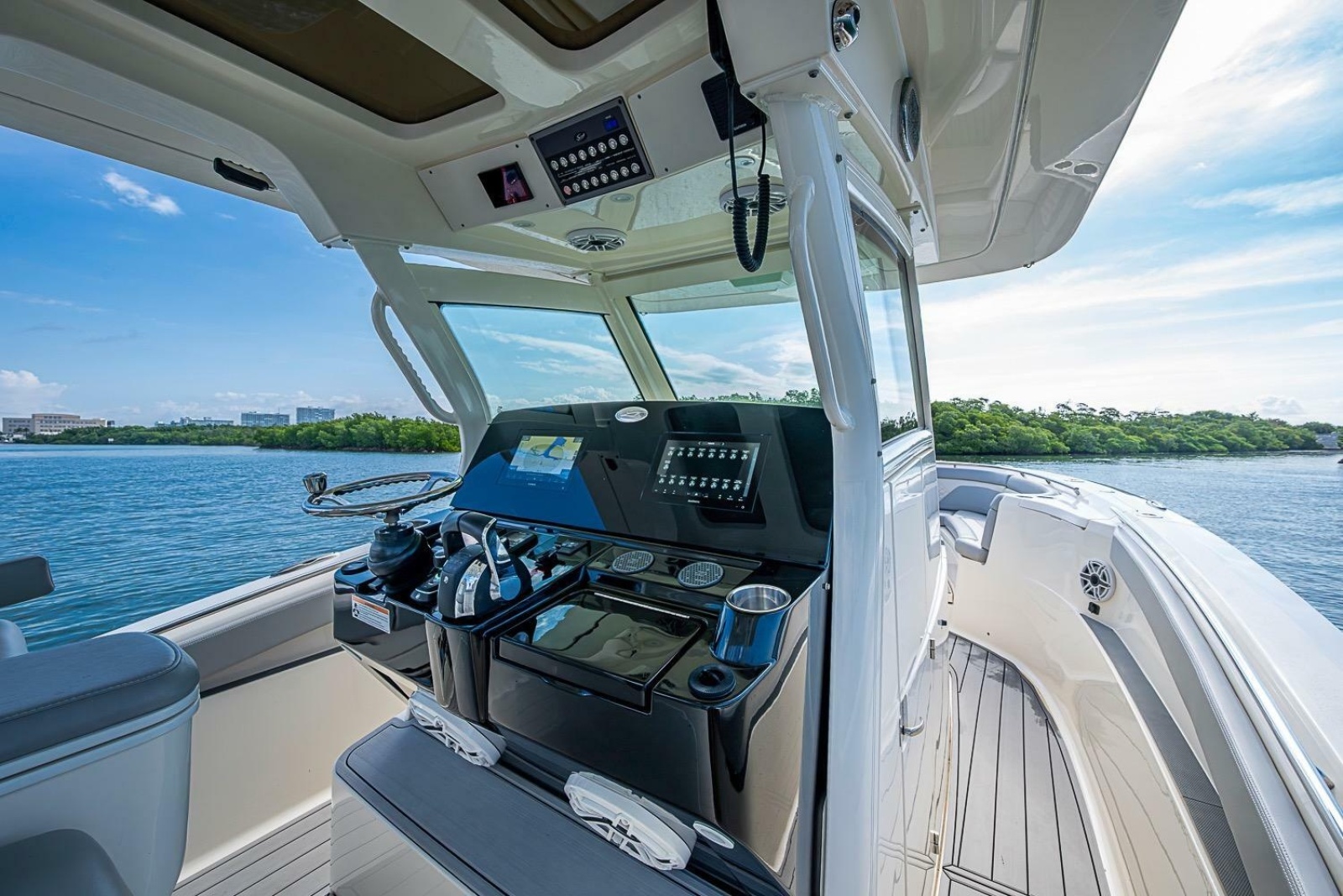 2021 Scout 330 LXF