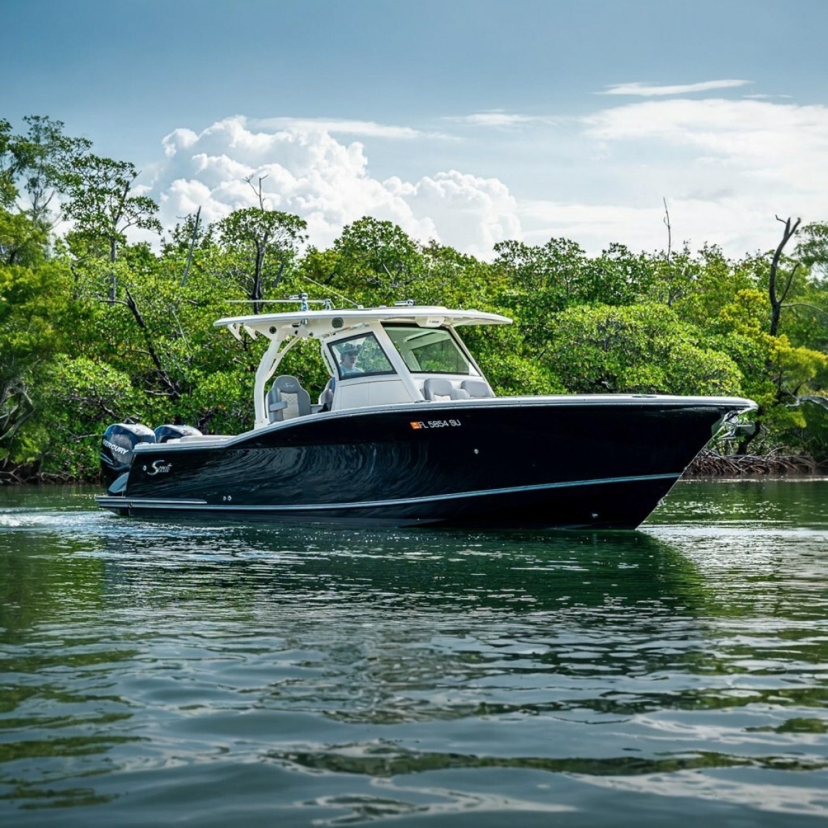 2021 Scout 330 LXF