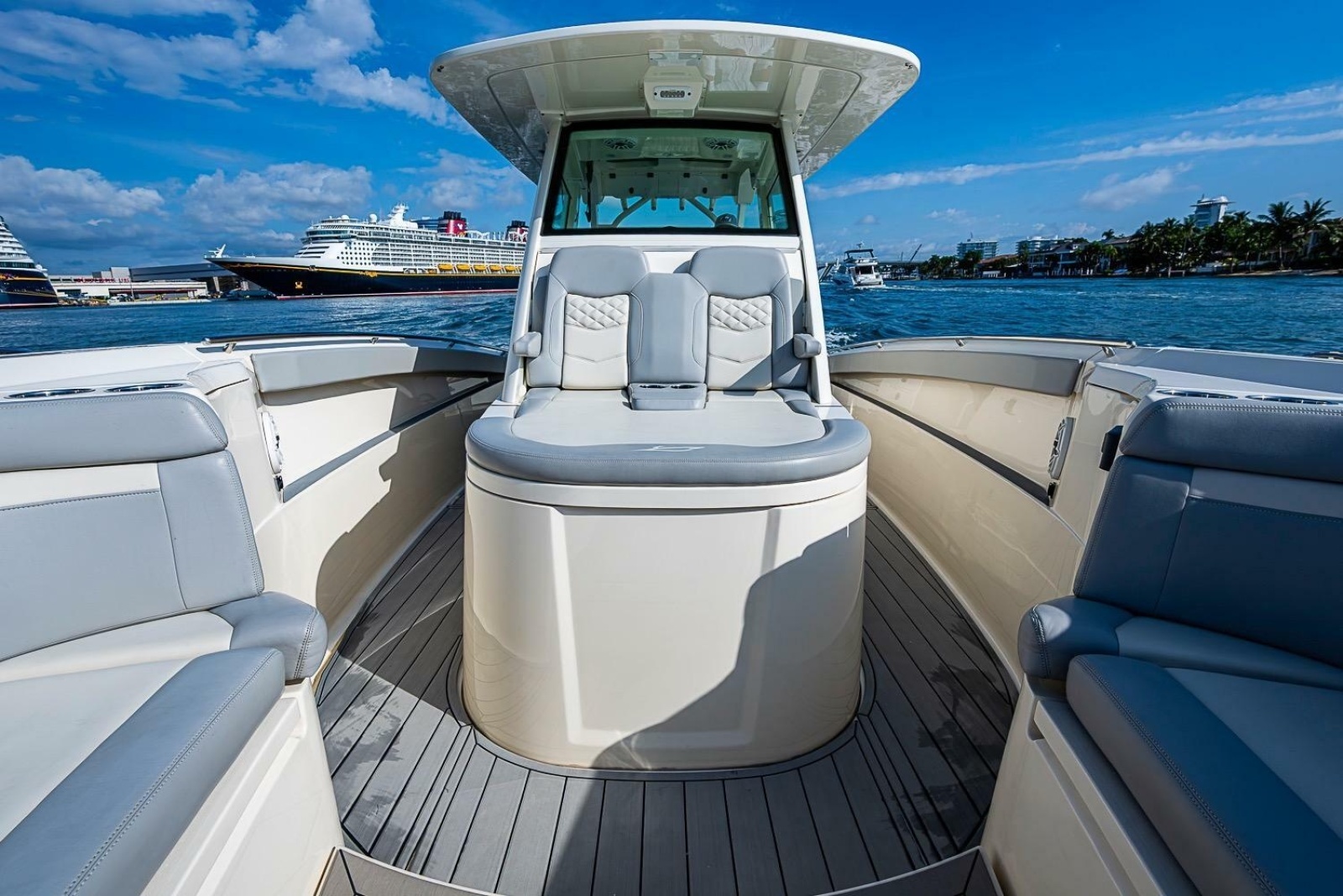 2021 Scout 330 LXF