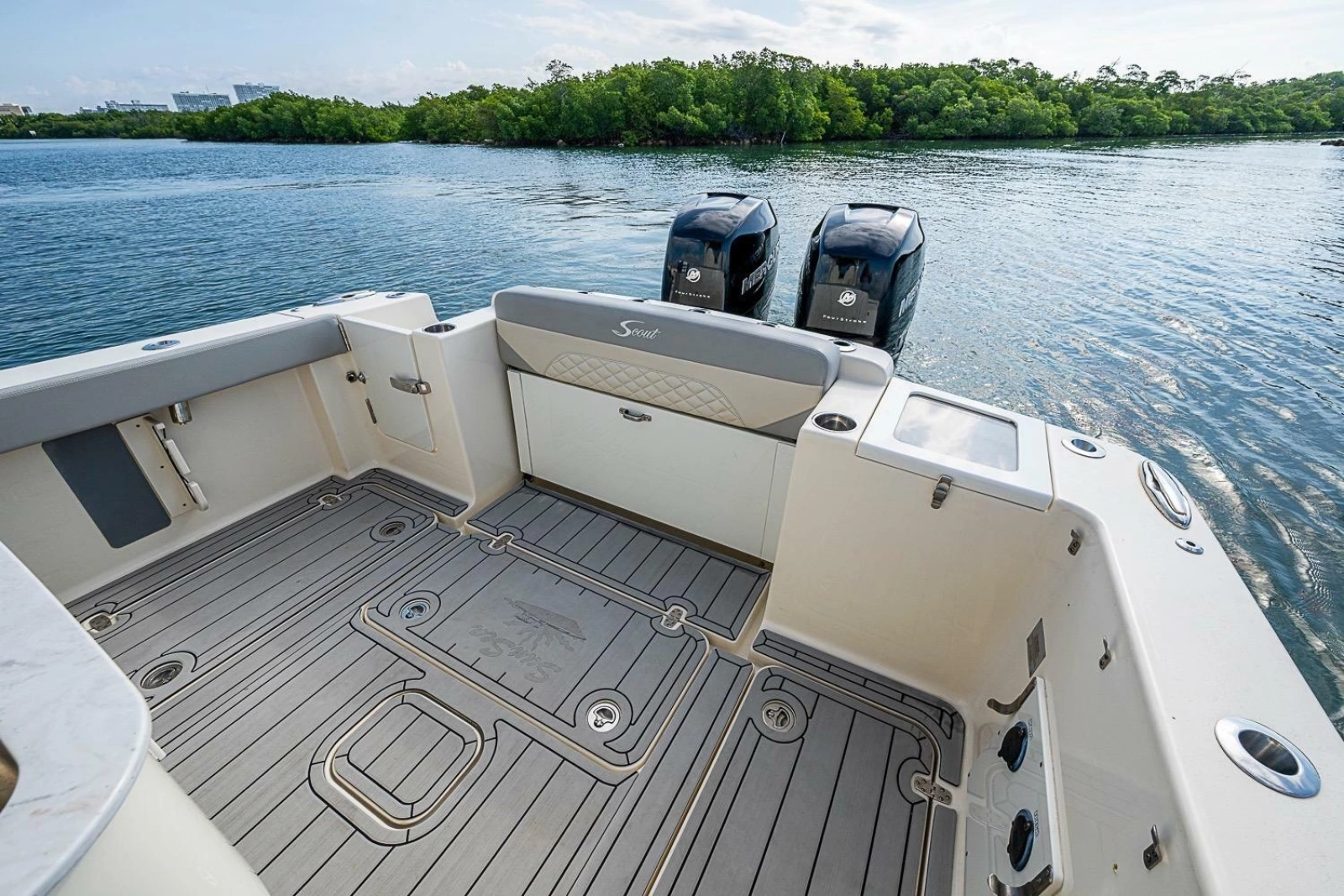 2021 Scout 330 LXF