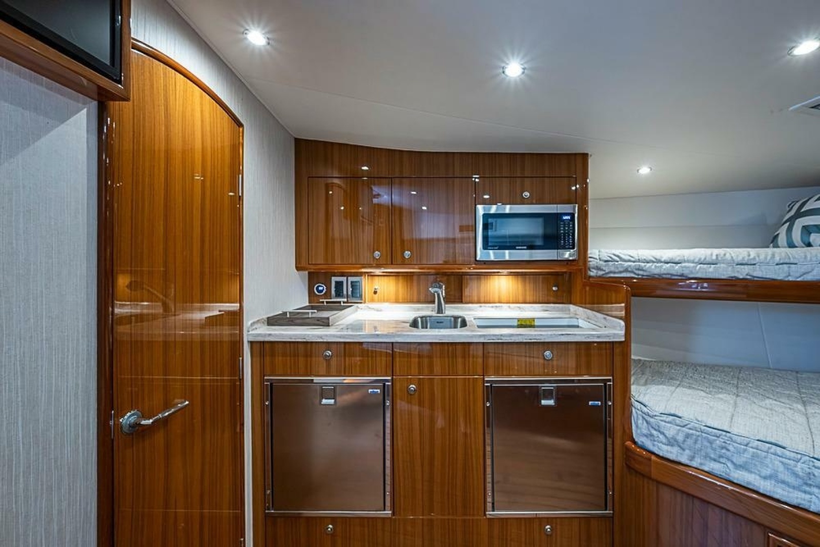 2021 Viking 38 Open