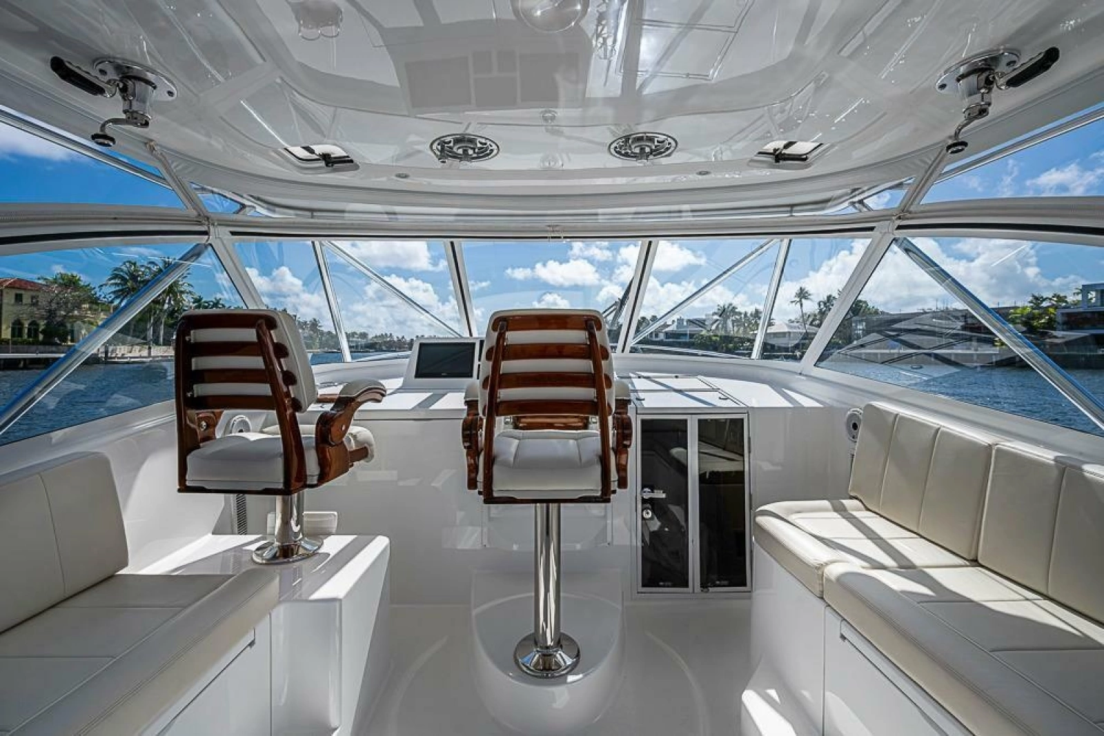 2021 Viking 38 Open