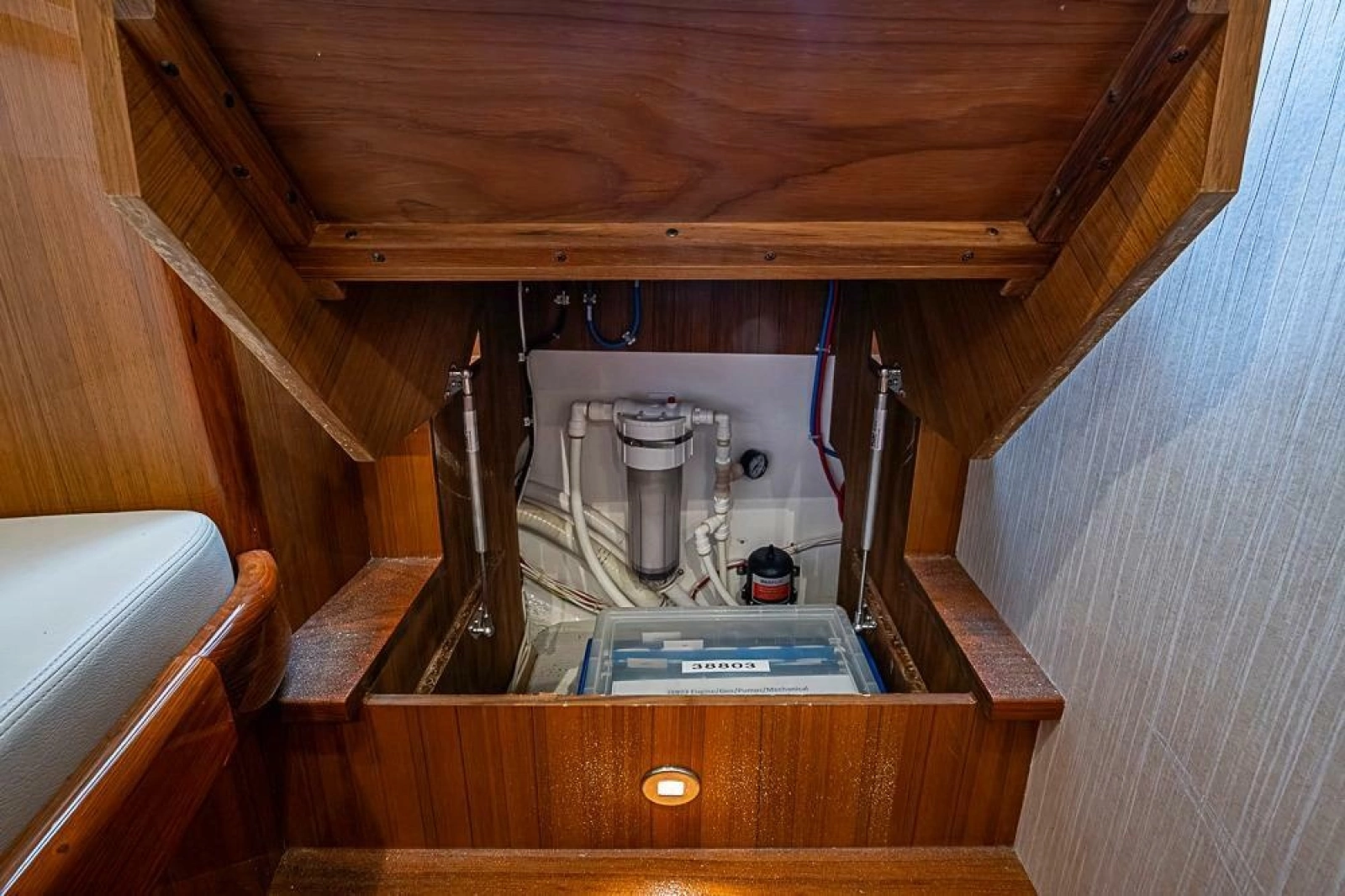 2021 Viking 38 Open