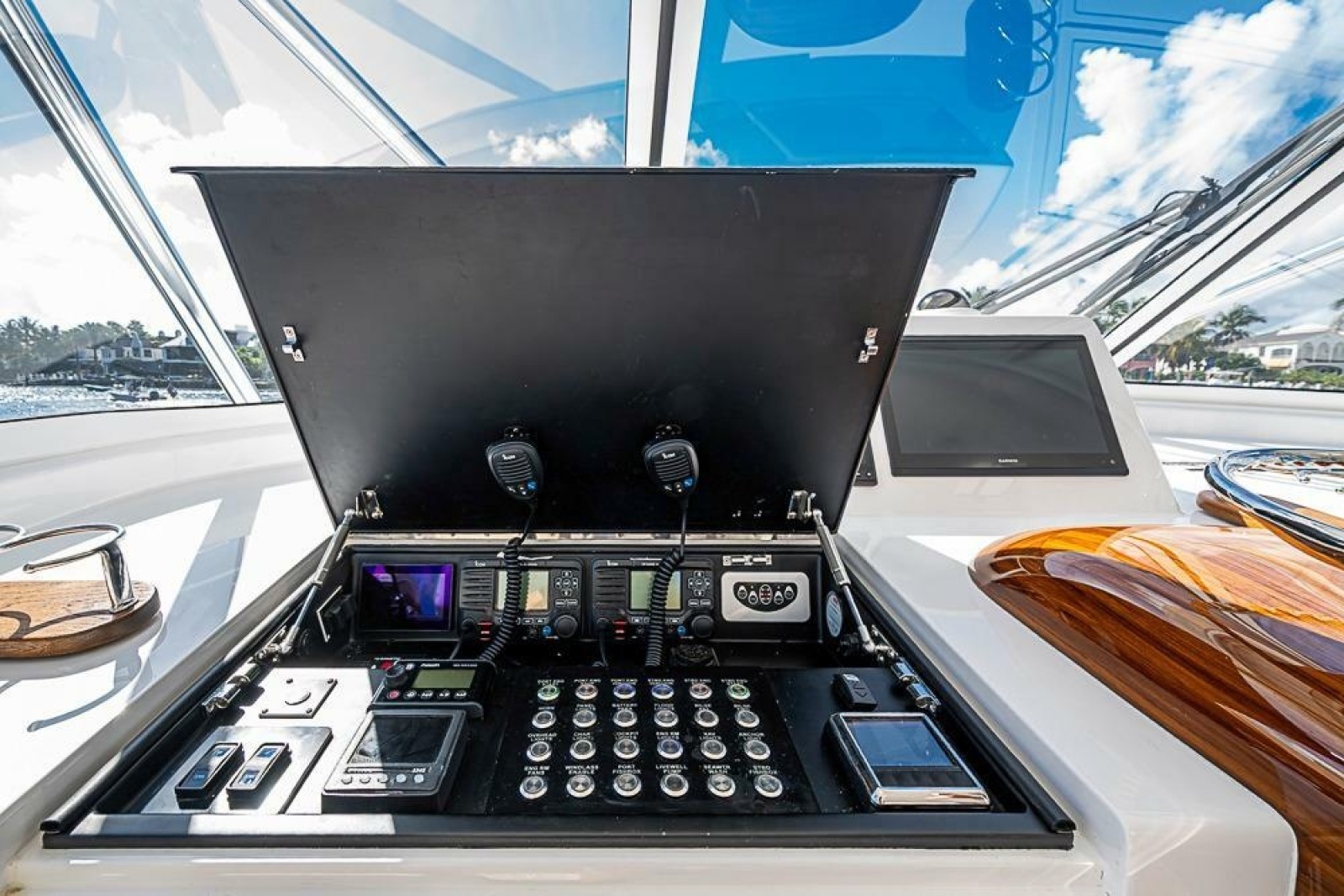 2021 Viking 38 Open