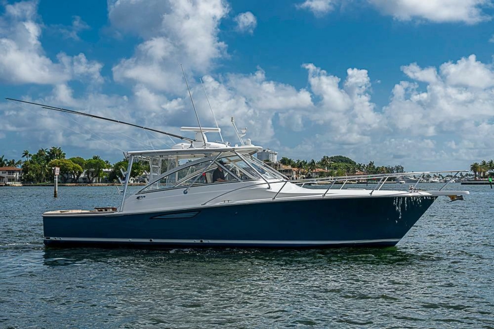 2021 Viking 38 Open