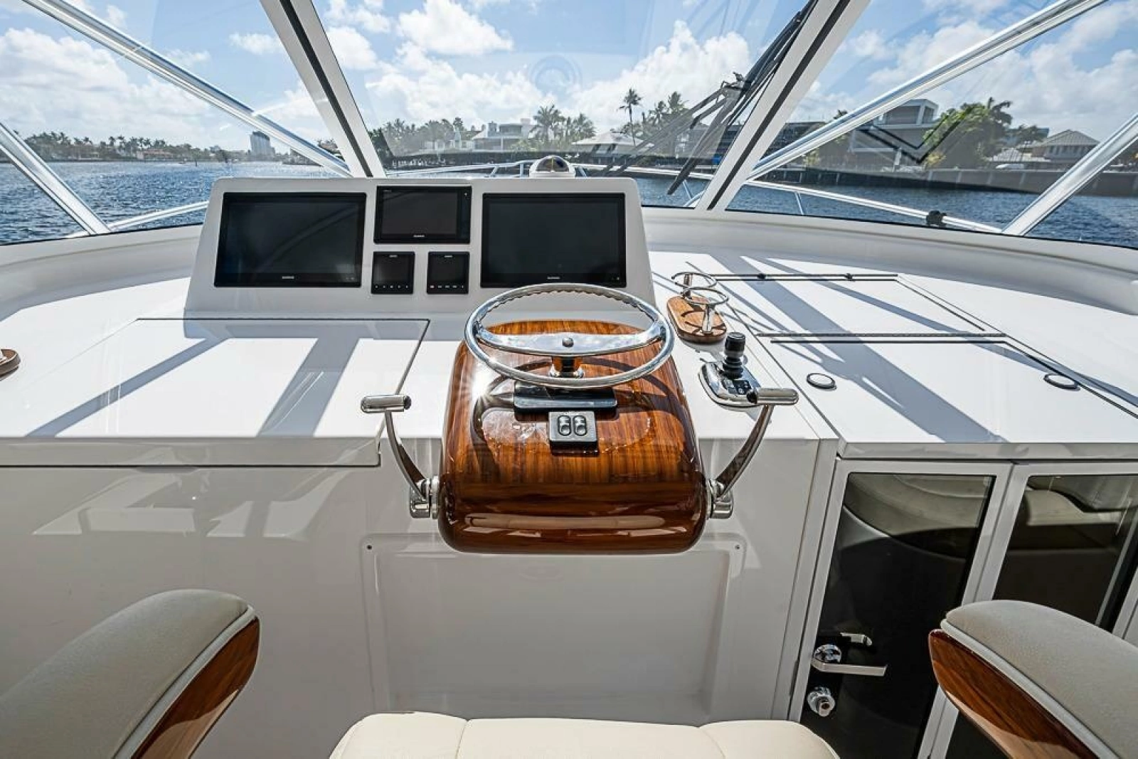 2021 Viking 38 Open