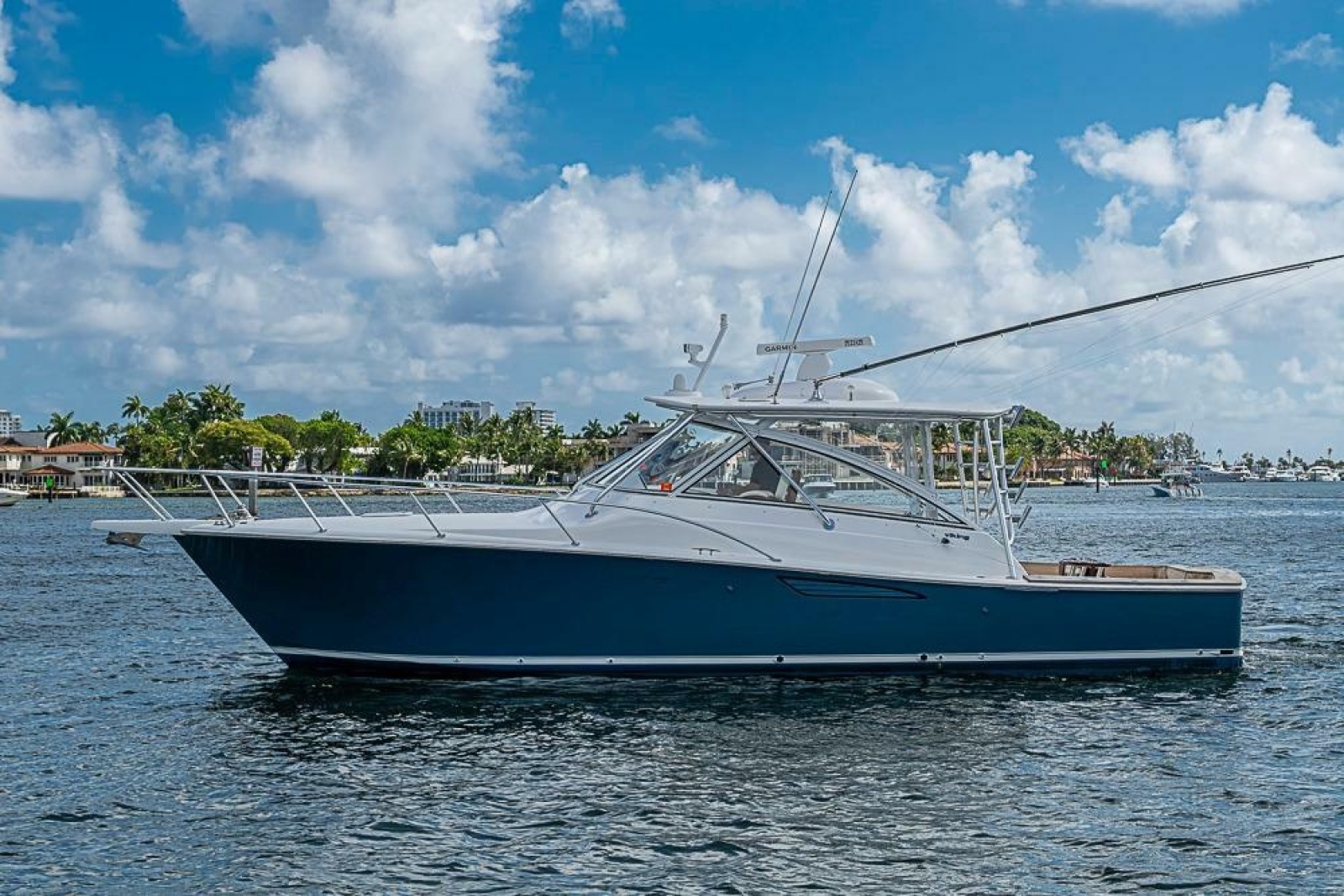 2021 Viking 38 Open