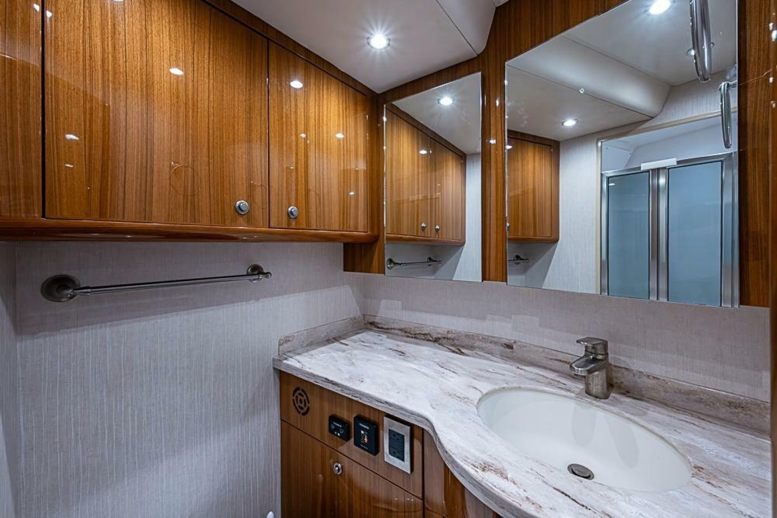 2021 Viking 38 Open