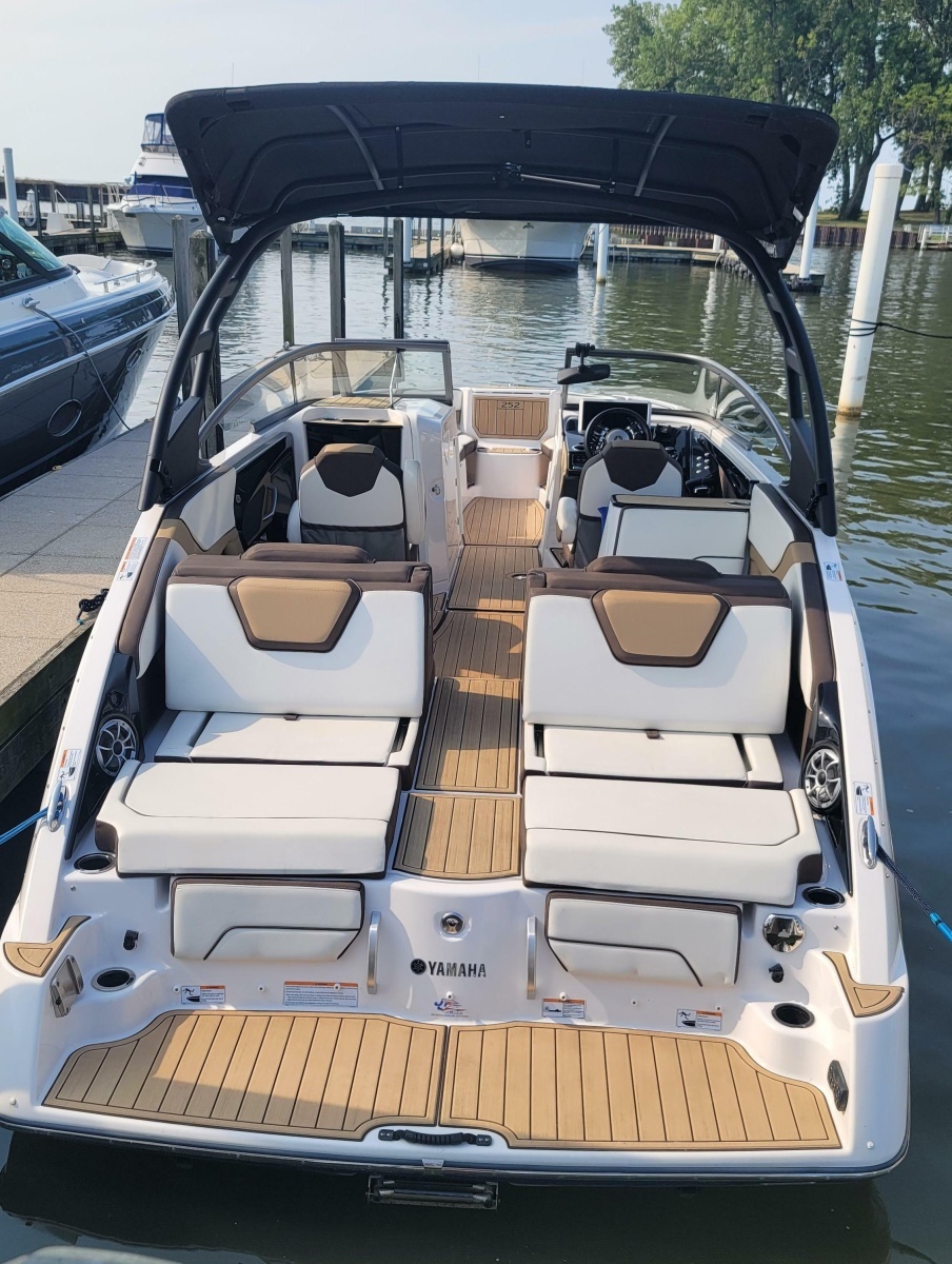 2021 Yamaha Boats 252SD
