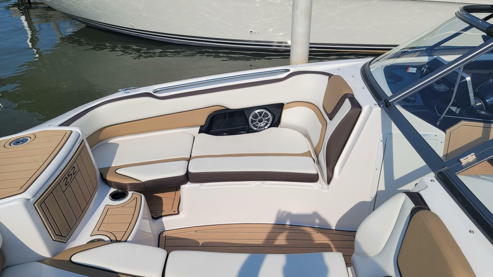 2021 Yamaha Boats 252SD