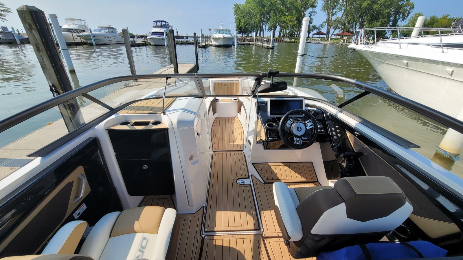 2021 Yamaha Boats 252SD