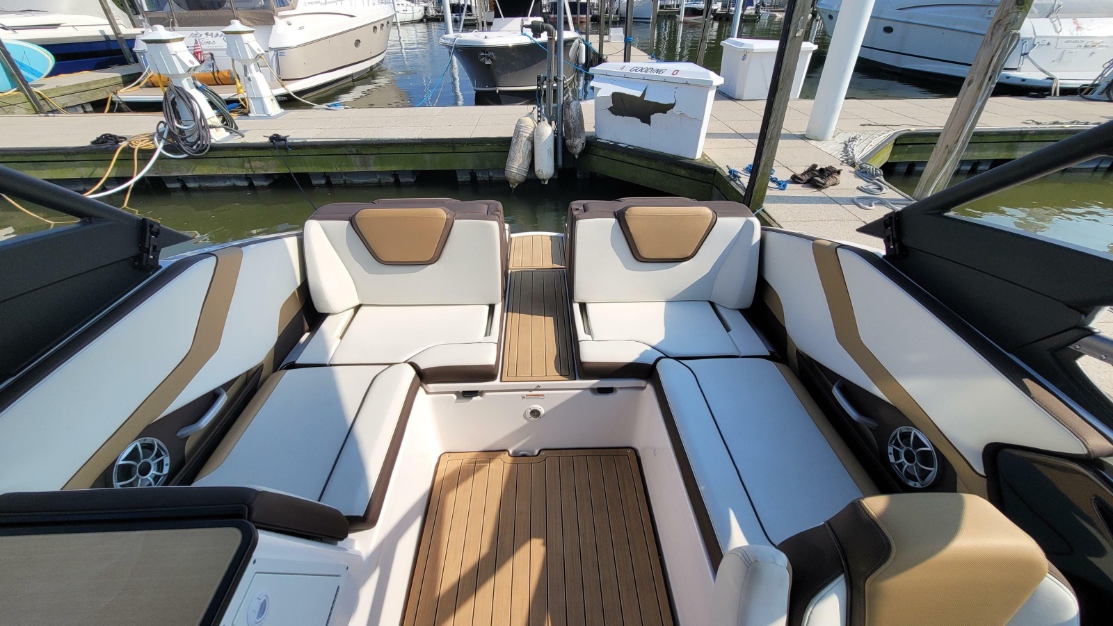 2021 Yamaha Boats 252SD