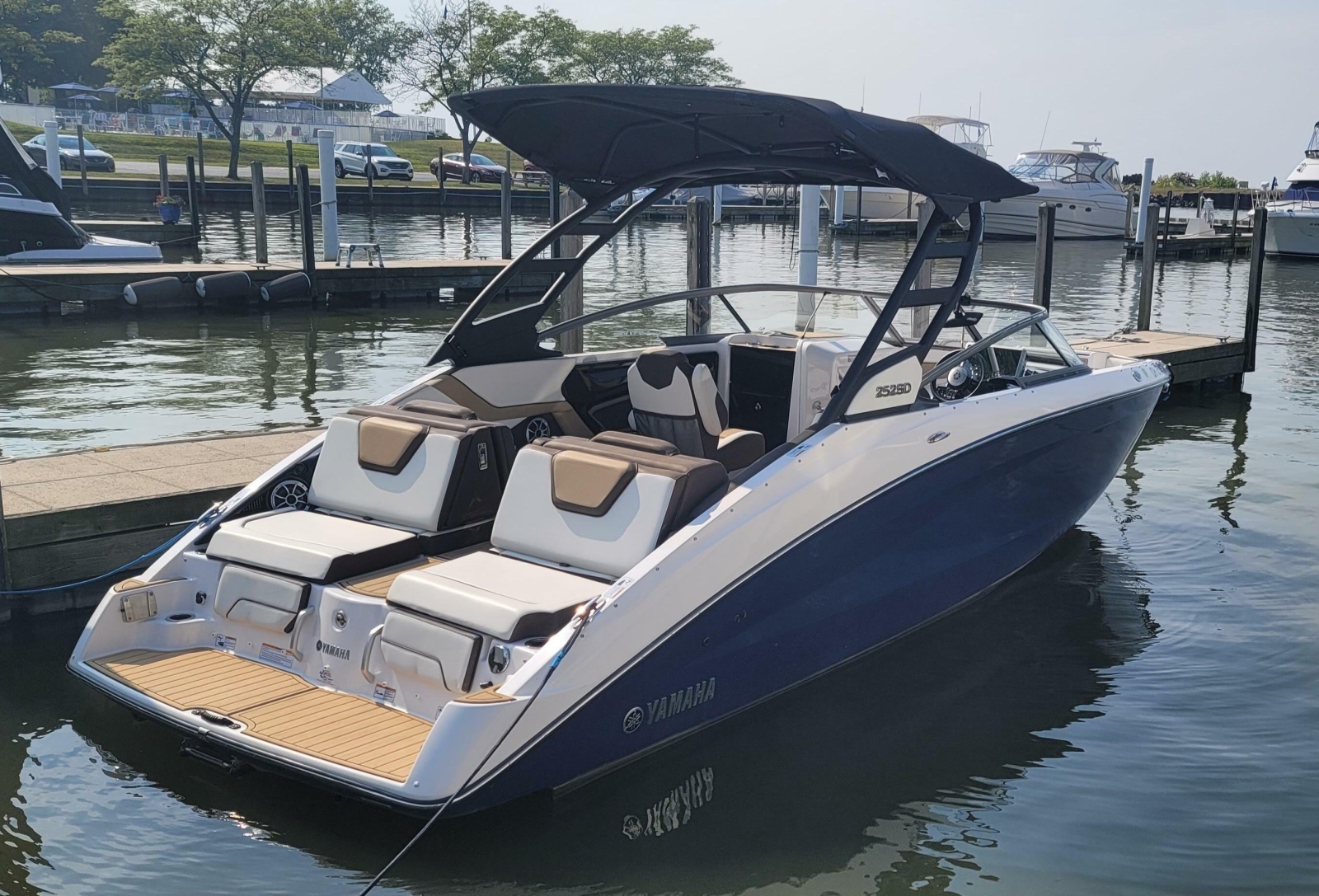 2021 Yamaha Boats 252SD