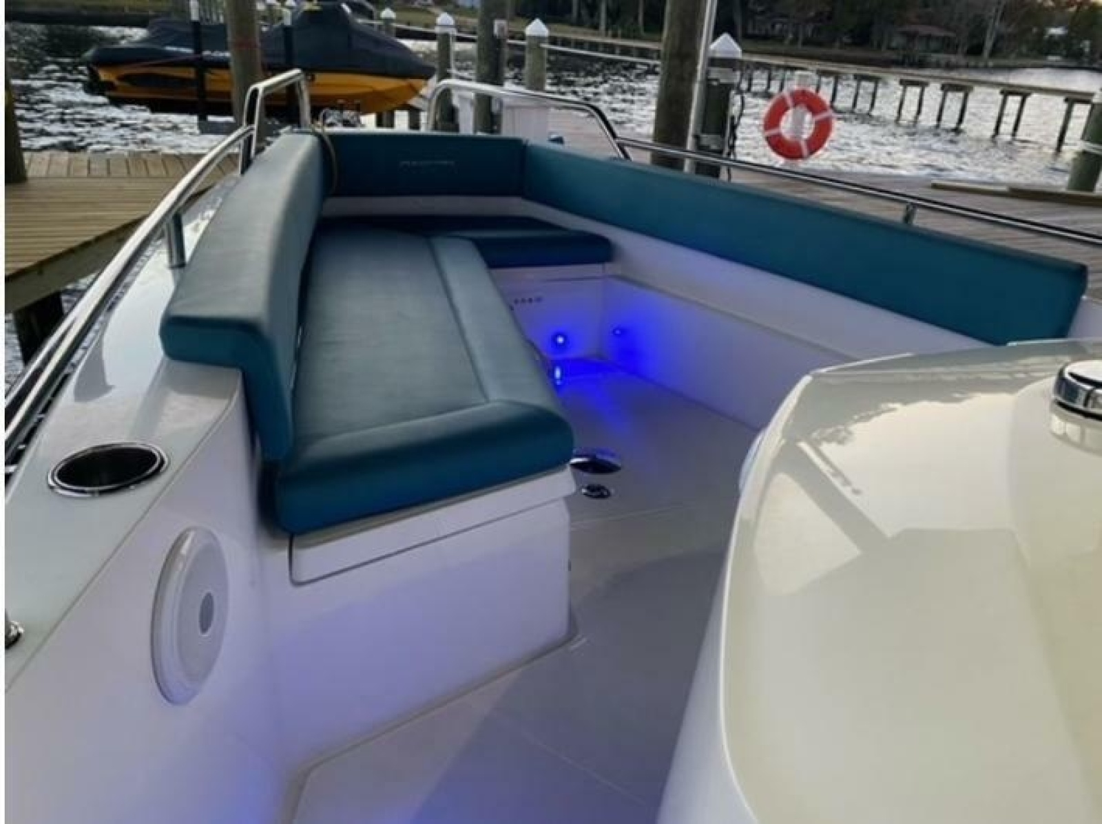 2020 Axopar 28 Cabin