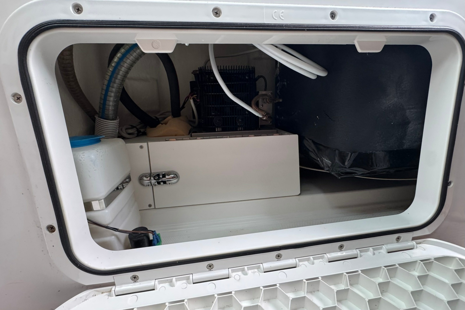 2020 Axopar 28 Cabin