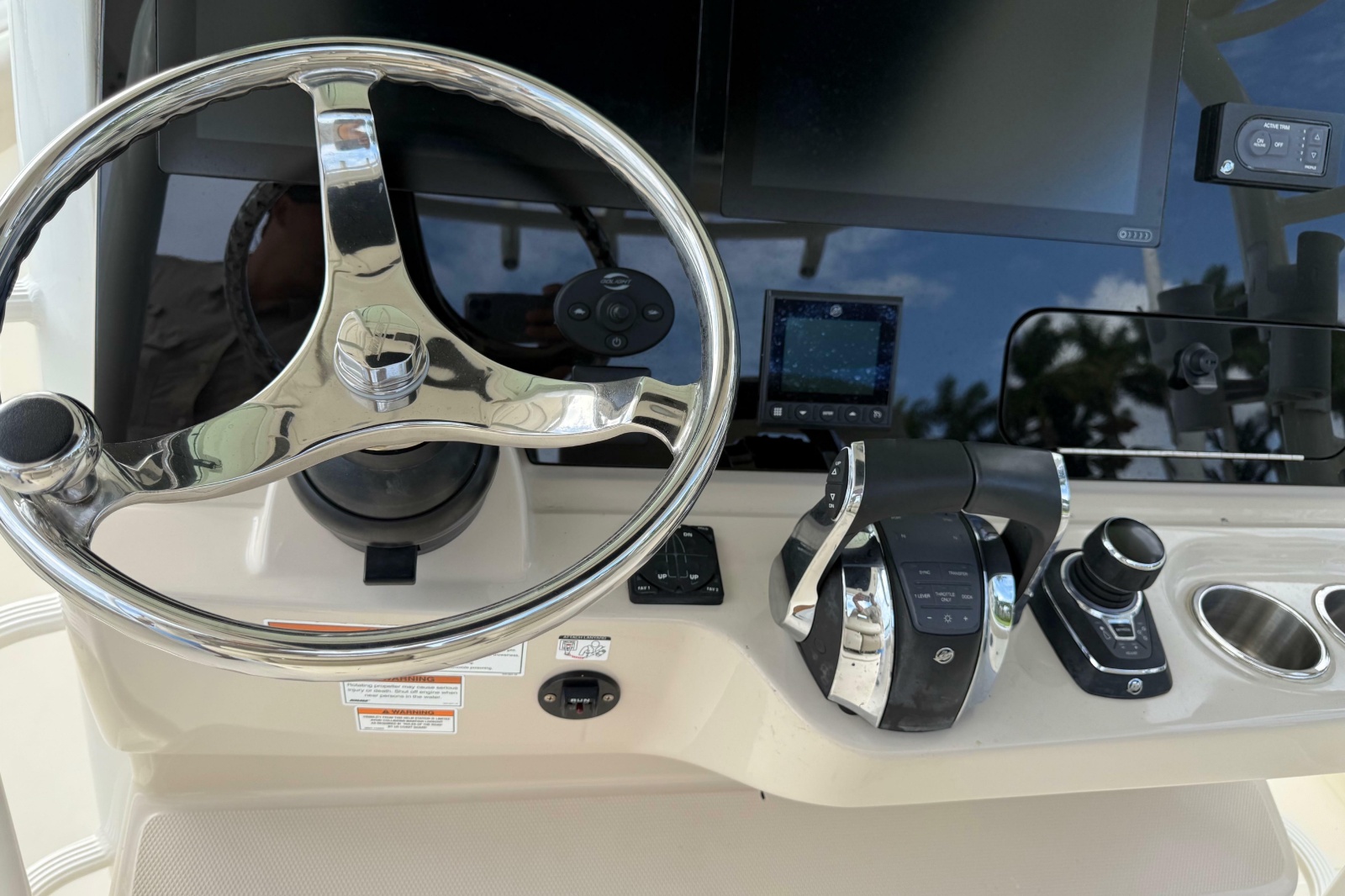 2020 Boston Whaler 330 Outrage
